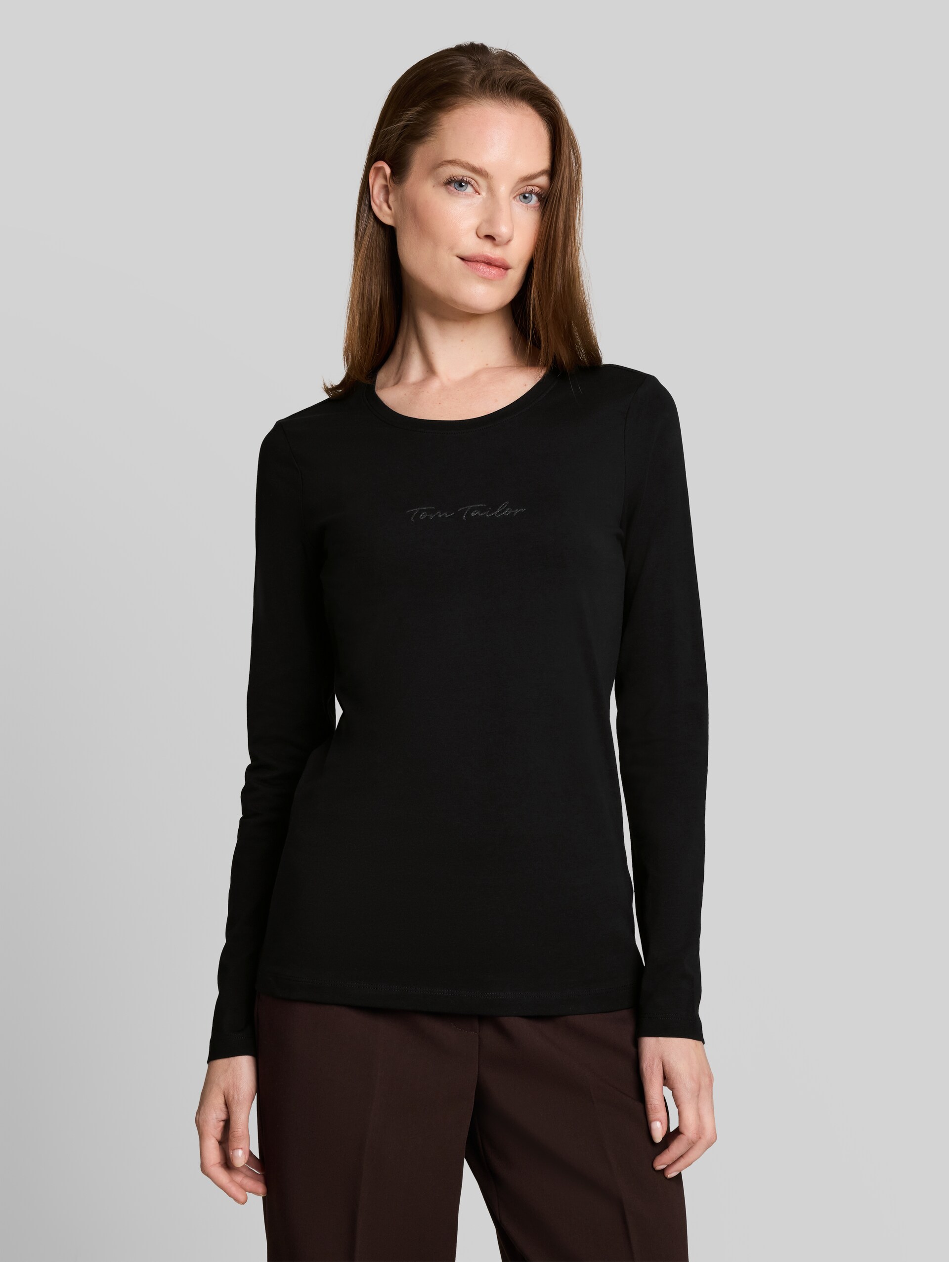 Slim fit T-shirt met lange mouwen en logoprint - deep black - Nek model vooraanzicht
