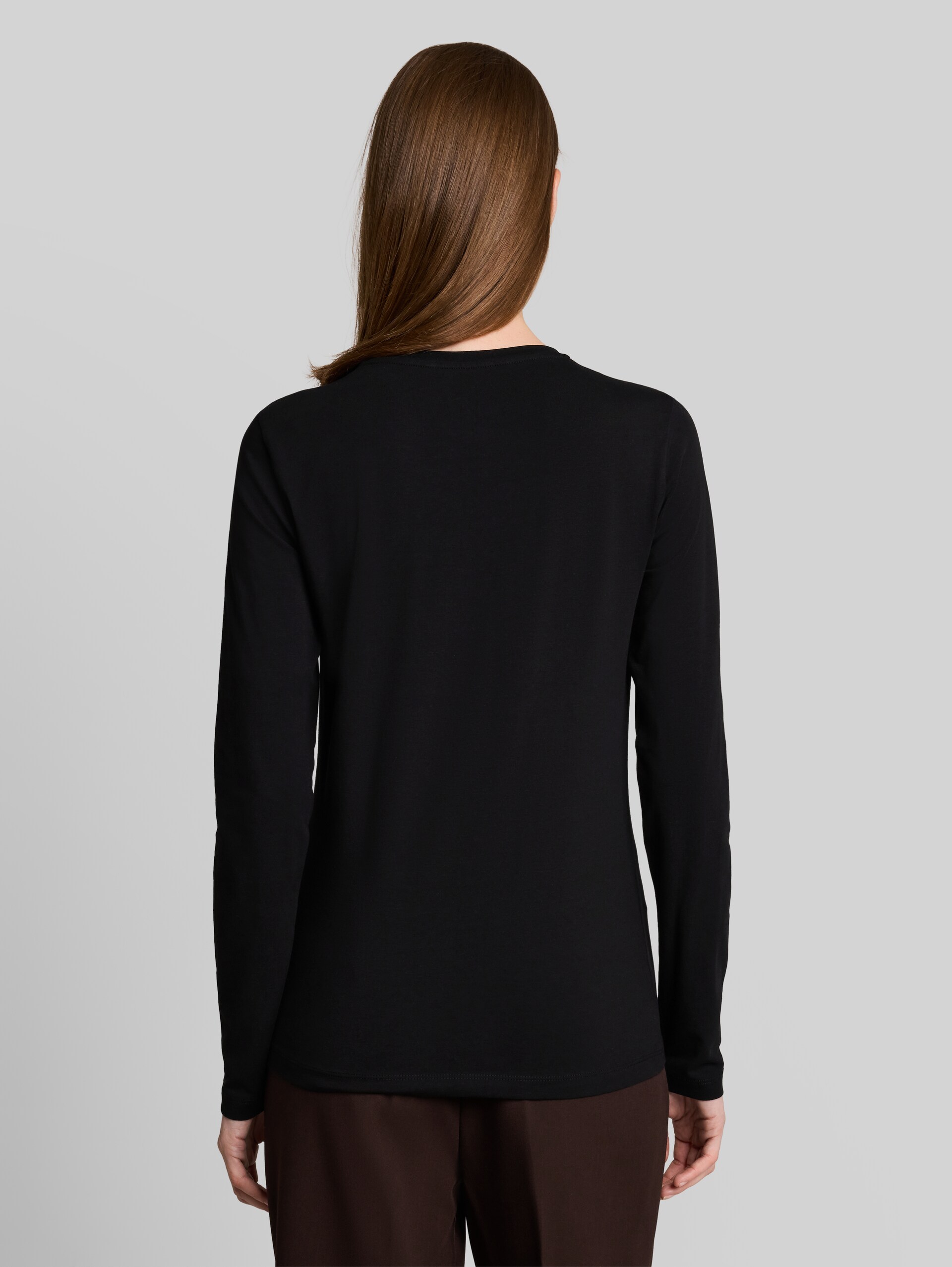 Slim fit T-shirt met lange mouwen en logoprint - deep black - Neklijn model-achteraanzicht