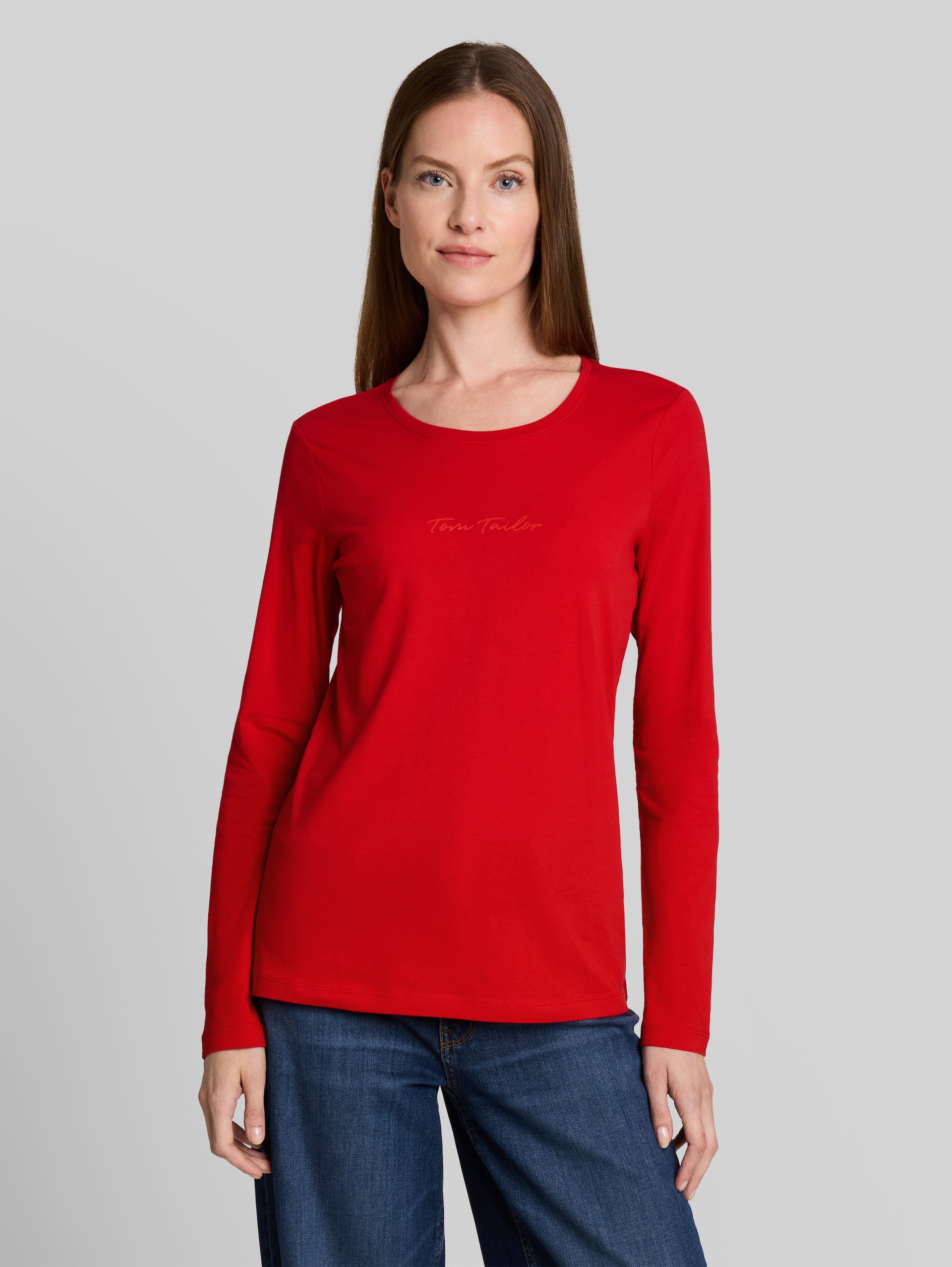 Slim fit T-shirt met lange mouwen en logoprint - soft scarlet red - Nek model vooraanzicht