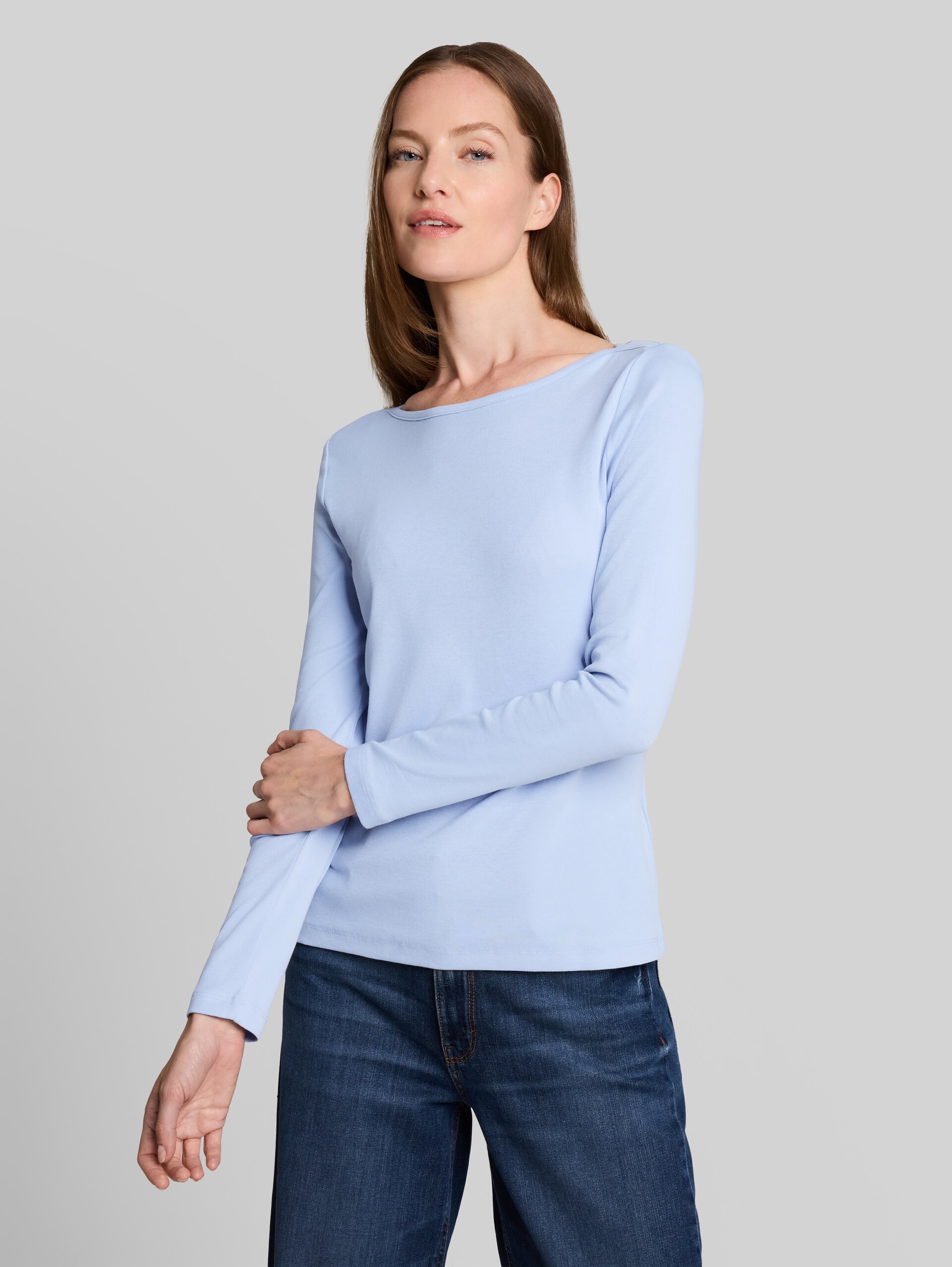 Slim Fit Langarmshirt mit U-Boot-Ausschnitt - Kentucky Blue - Ausschnitt Model-Vorderansicht