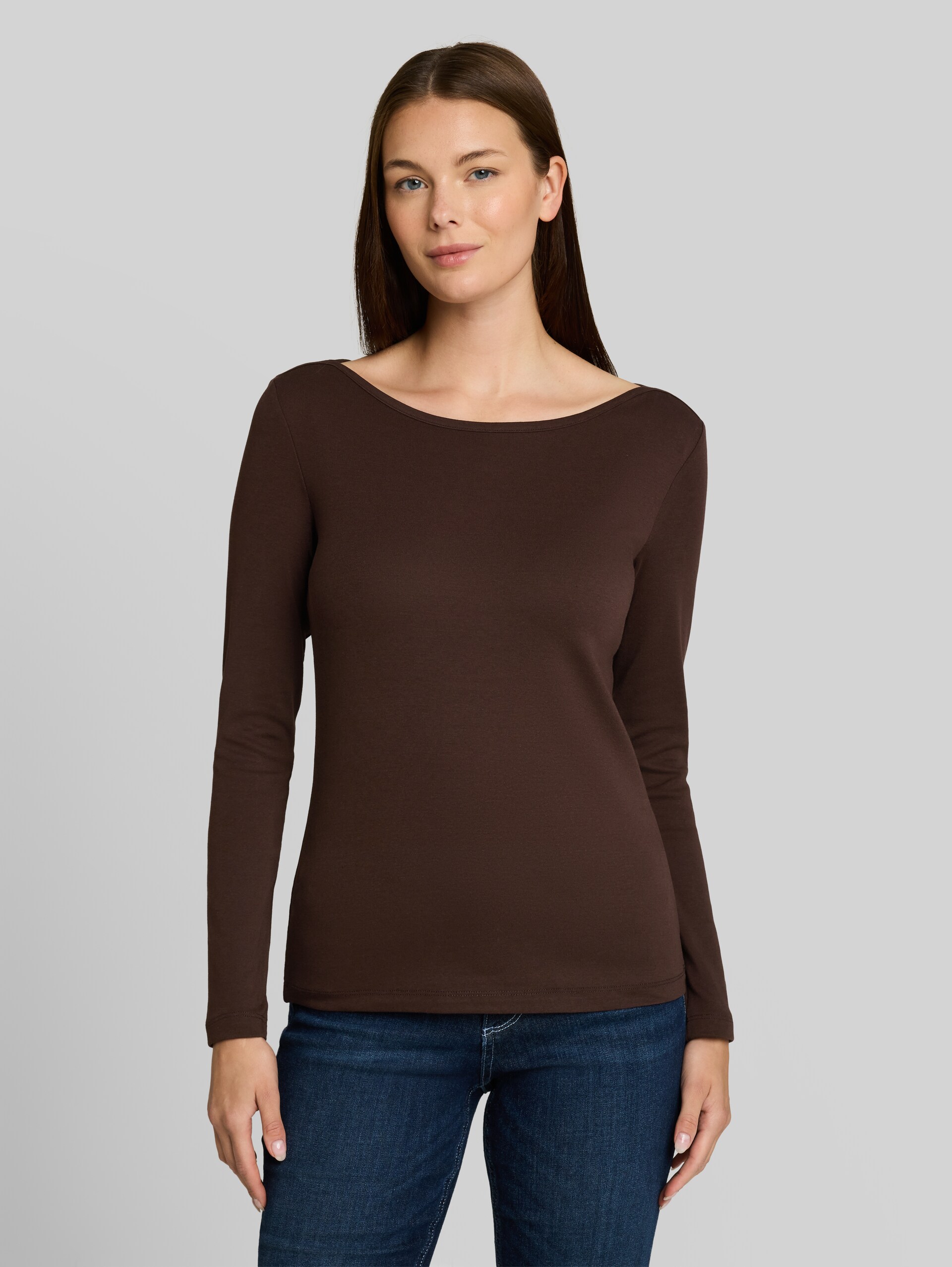 Slim Fit Langarmshirt mit U-Boot-Ausschnitt - java dark brown - Ausschnitt Model-Vorderansicht