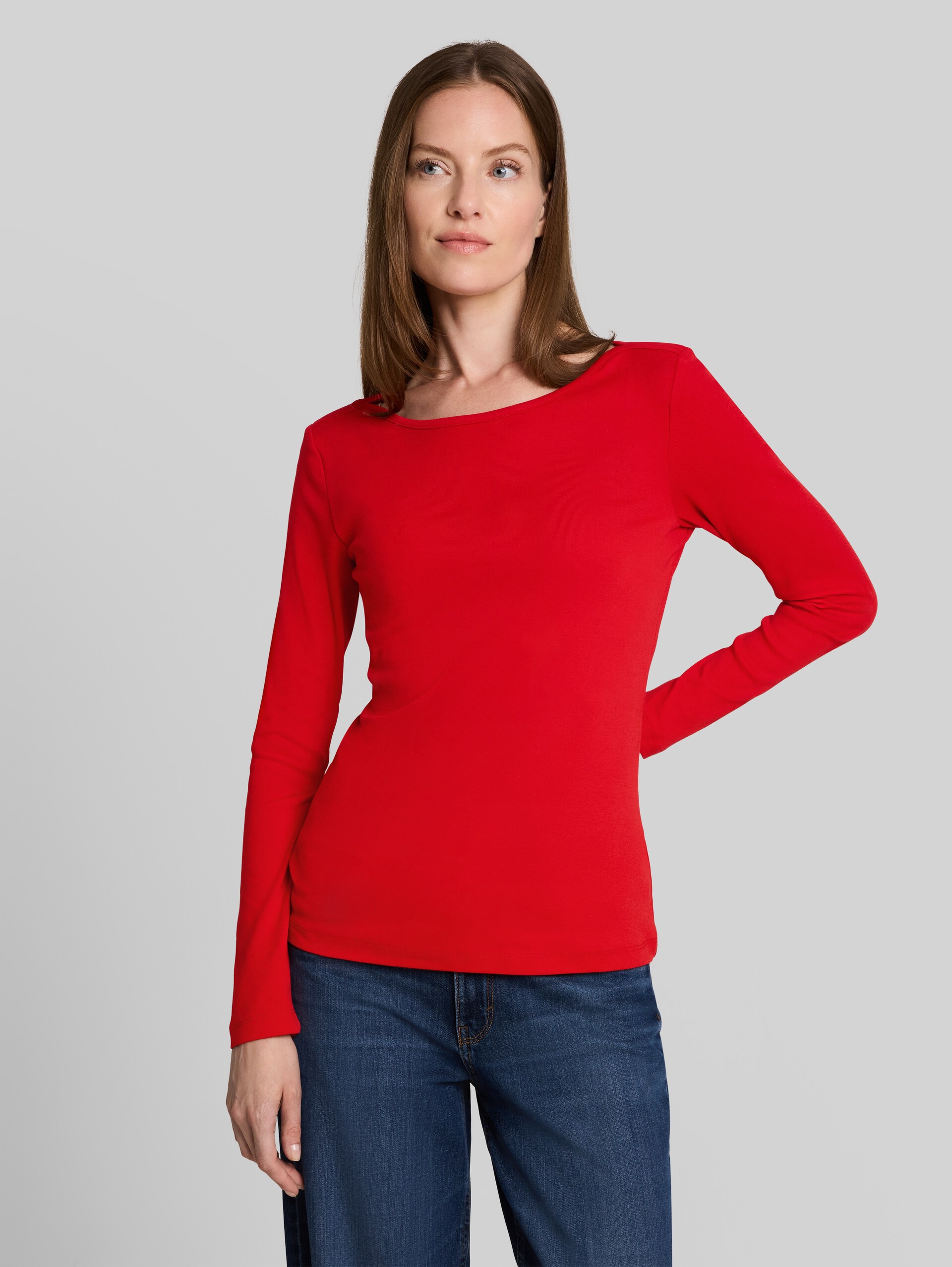 Slim Fit Langarmshirt mit U-Boot-Ausschnitt - soft scarlet red - Ausschnitt Model-Vorderansicht