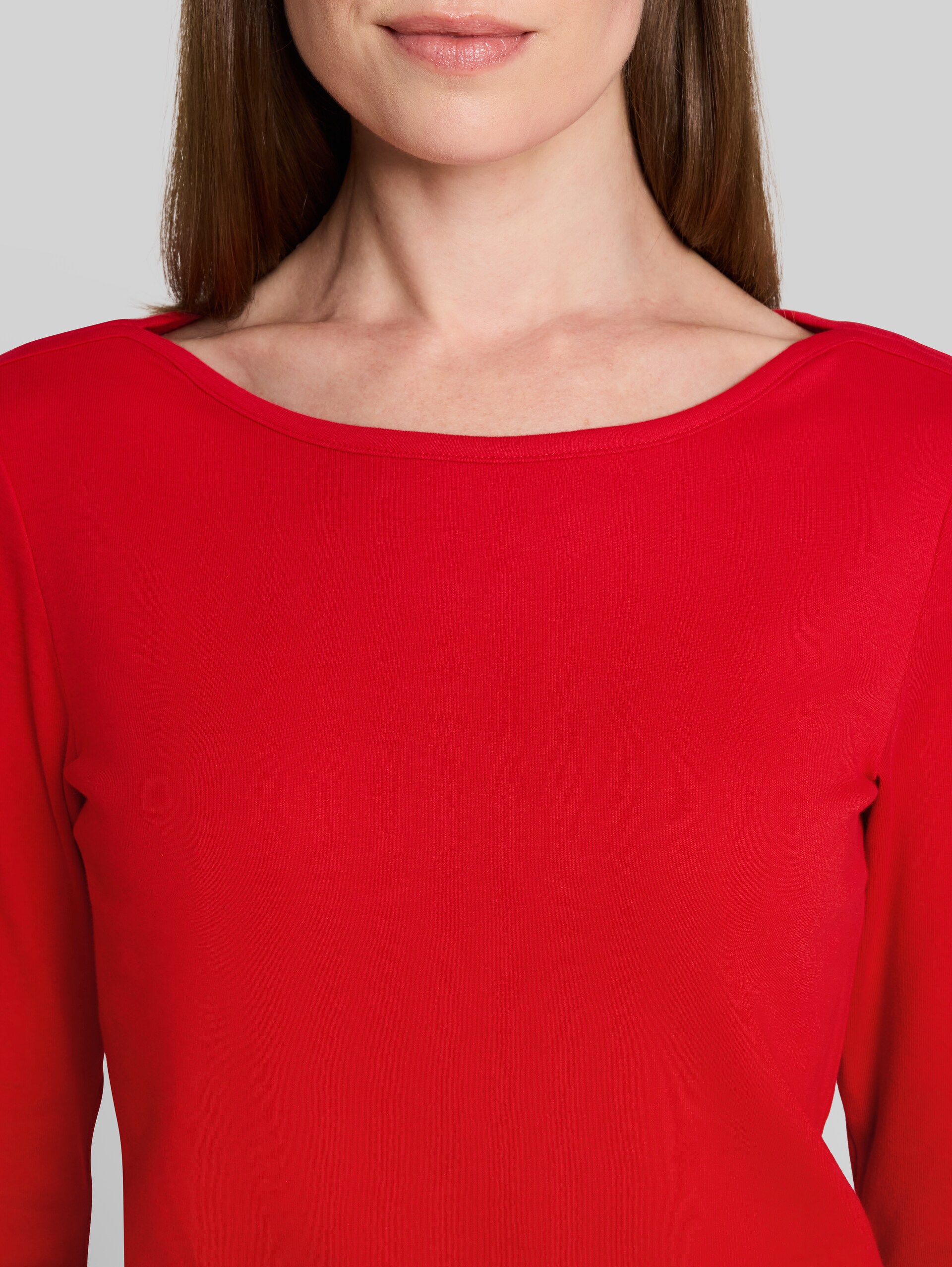 Slim Fit Langarmshirt mit U-Boot-Ausschnitt - soft scarlet red - Detail-Model-Ansicht