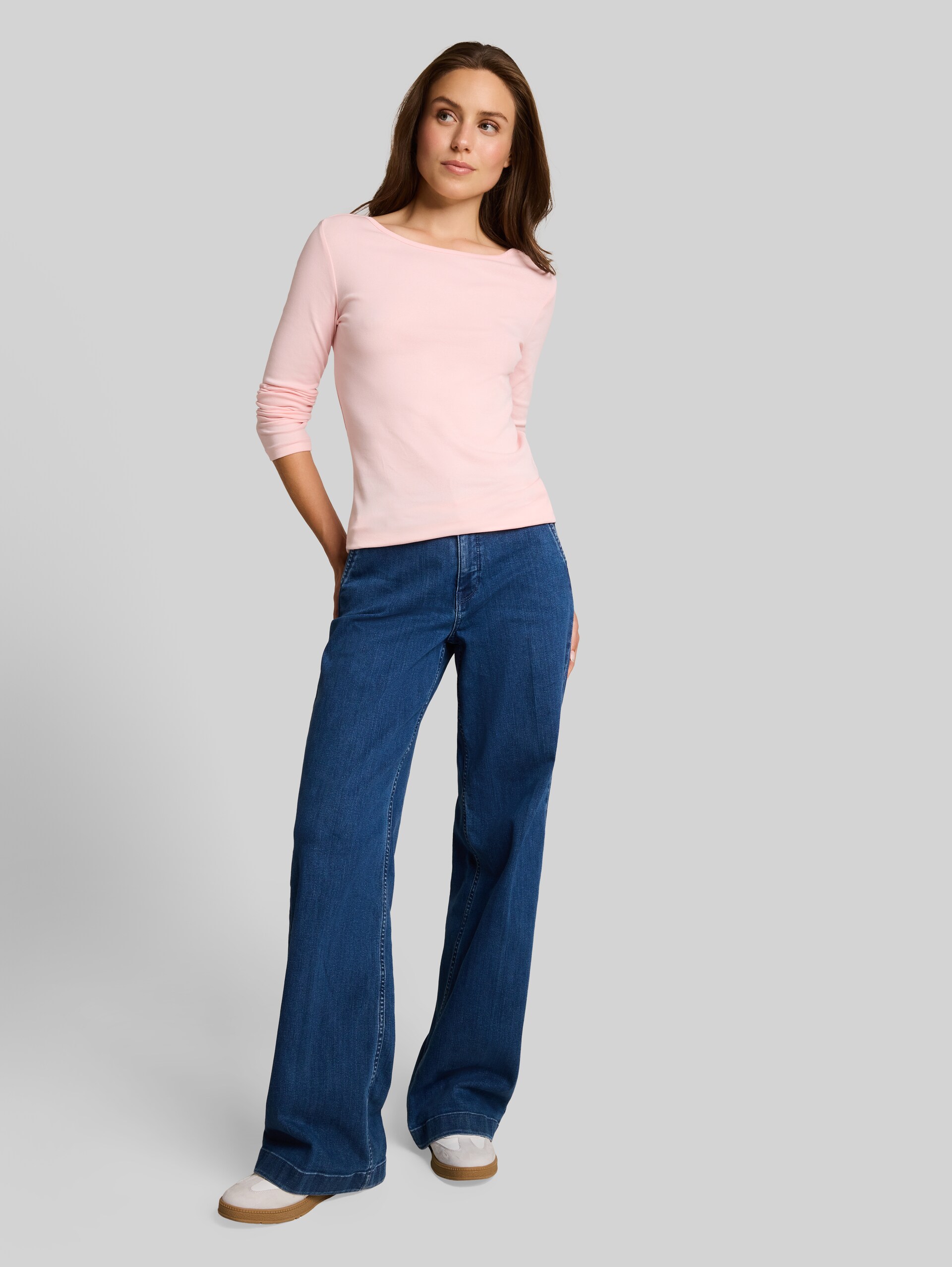 Slim Fit Langarmshirt mit U-Boot-Ausschnitt - light pastel pink - Model-Vorderansicht