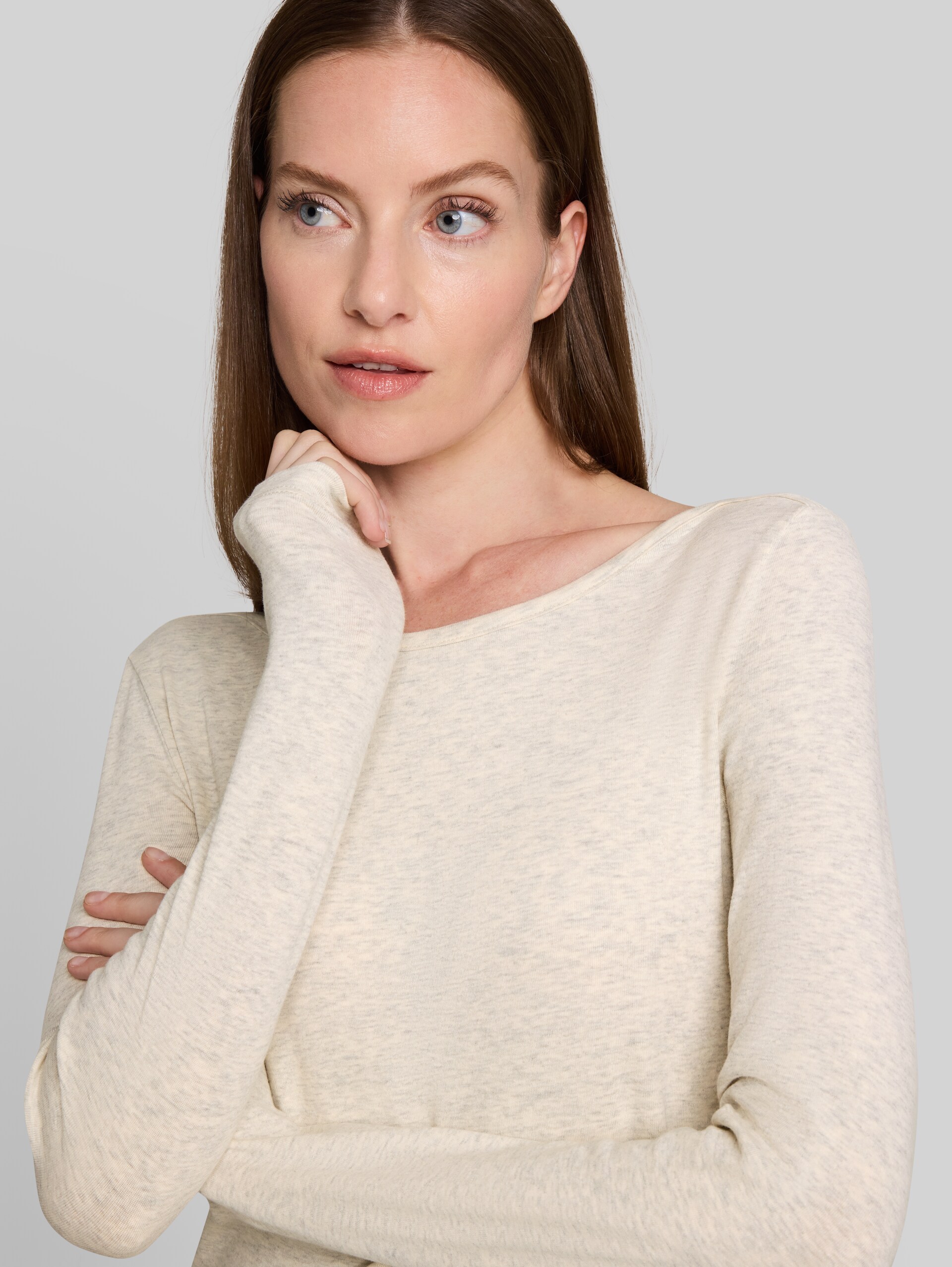 Slim Fit Langarmshirt mit U-Boot-Ausschnitt - whisper offwhite melange - Detail-Model-Ansicht