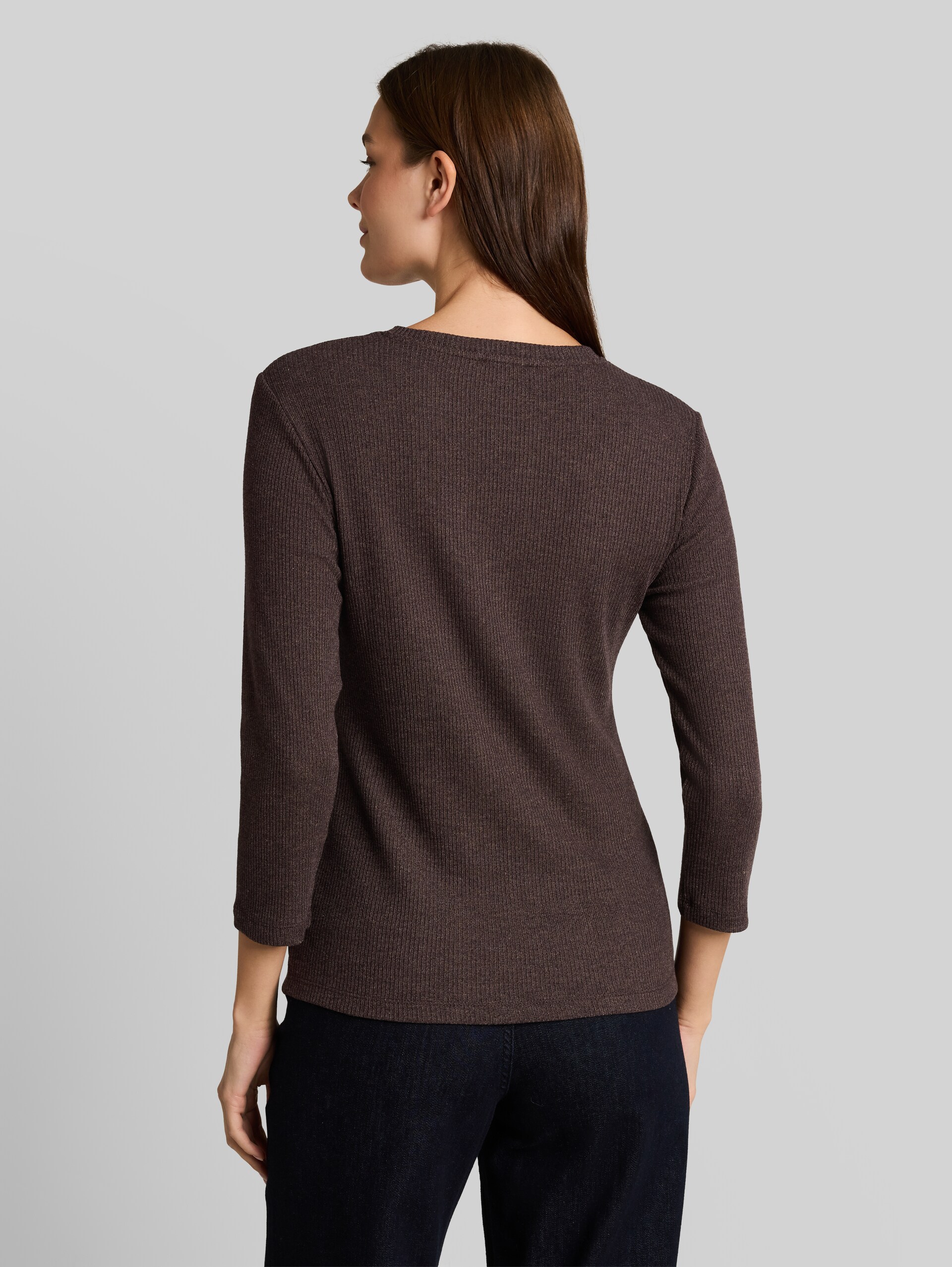 Oversize Langarmshirt mit Rippstruktur - java dark brown melange - Auschnitt Model-Rückansicht