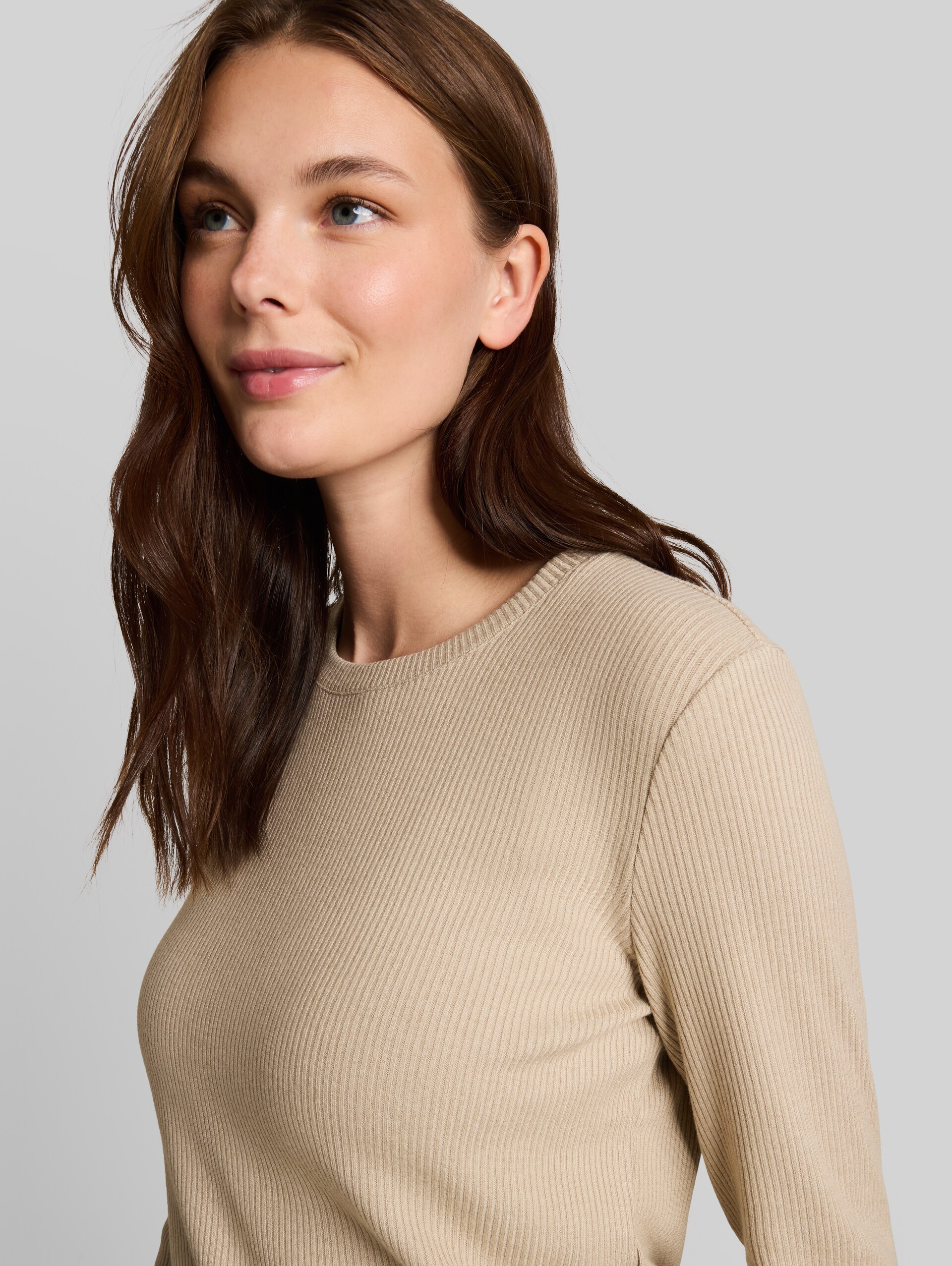 Oversize Langarmshirt mit Rippstruktur - gravel beige melange - Detail-Model-Ansicht