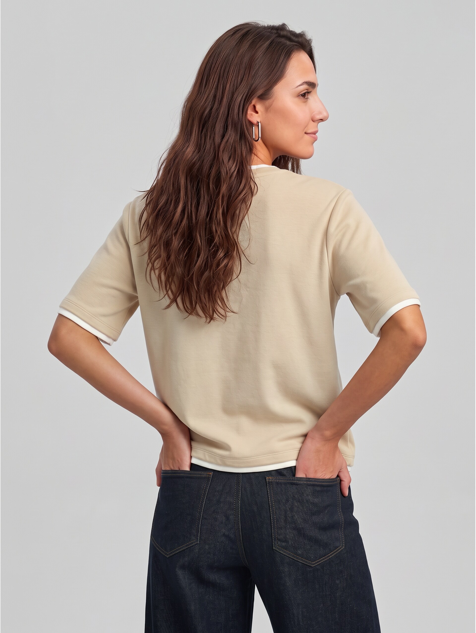 T-shirt coupe carrée au look 2-en-1 - gravel beige melange - Découpe Vue arrière du modèle