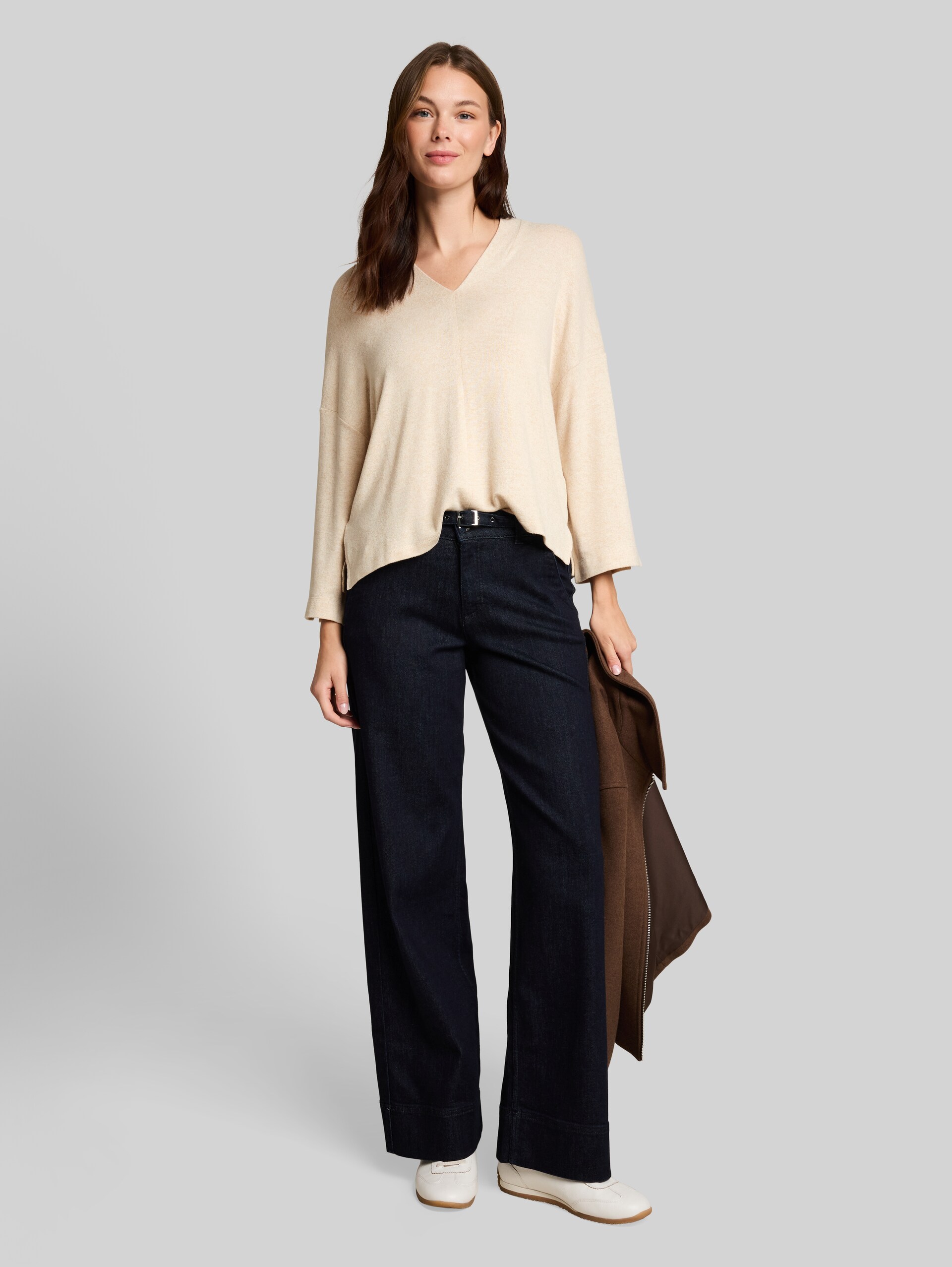 Cosy Langarmshirt mit V-Ausschnitt - whisper offwhite melange - Model-Vorderansicht