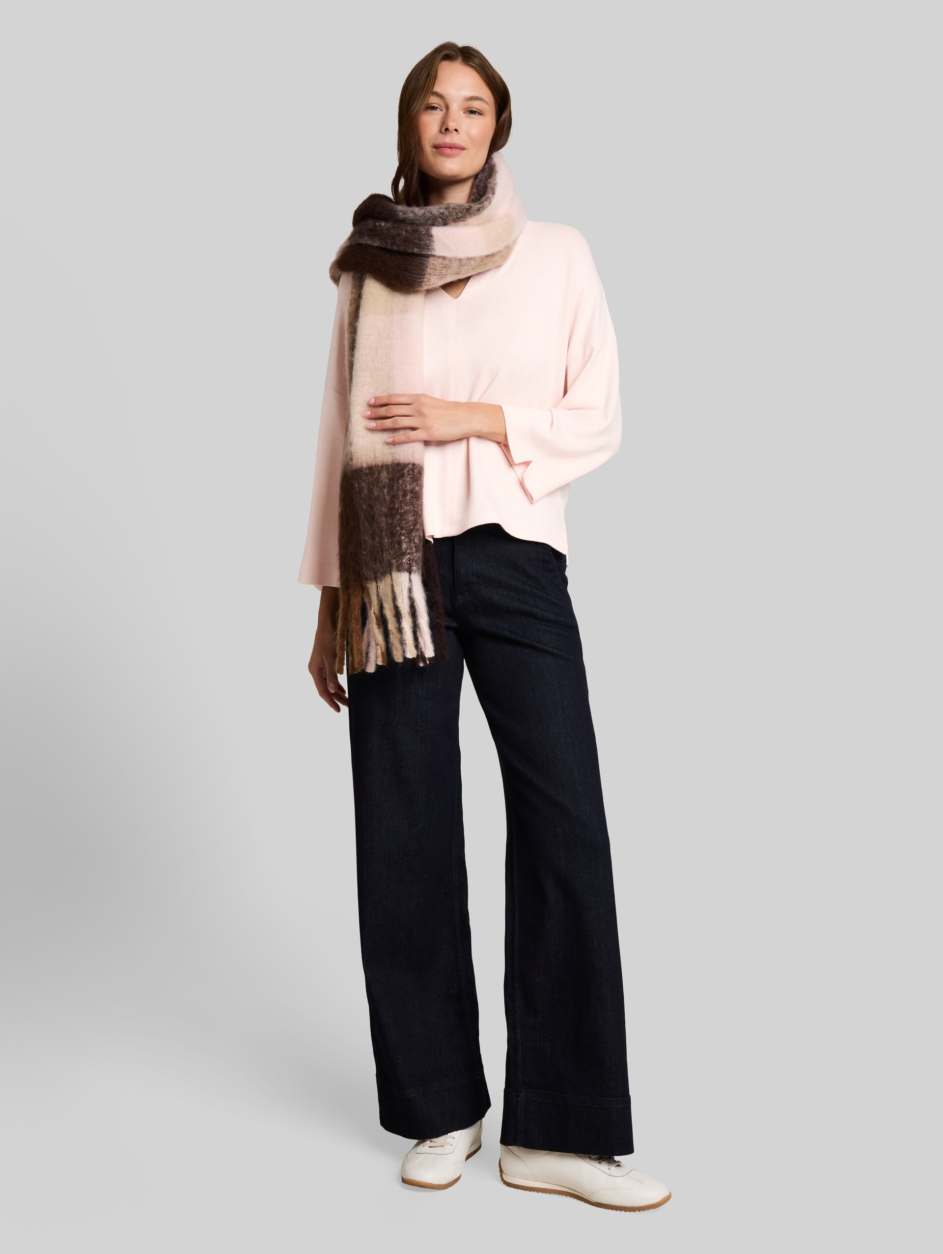 Cosy Langarmshirt mit V-Ausschnitt - light pastel pink melange - Model-Vorderansicht