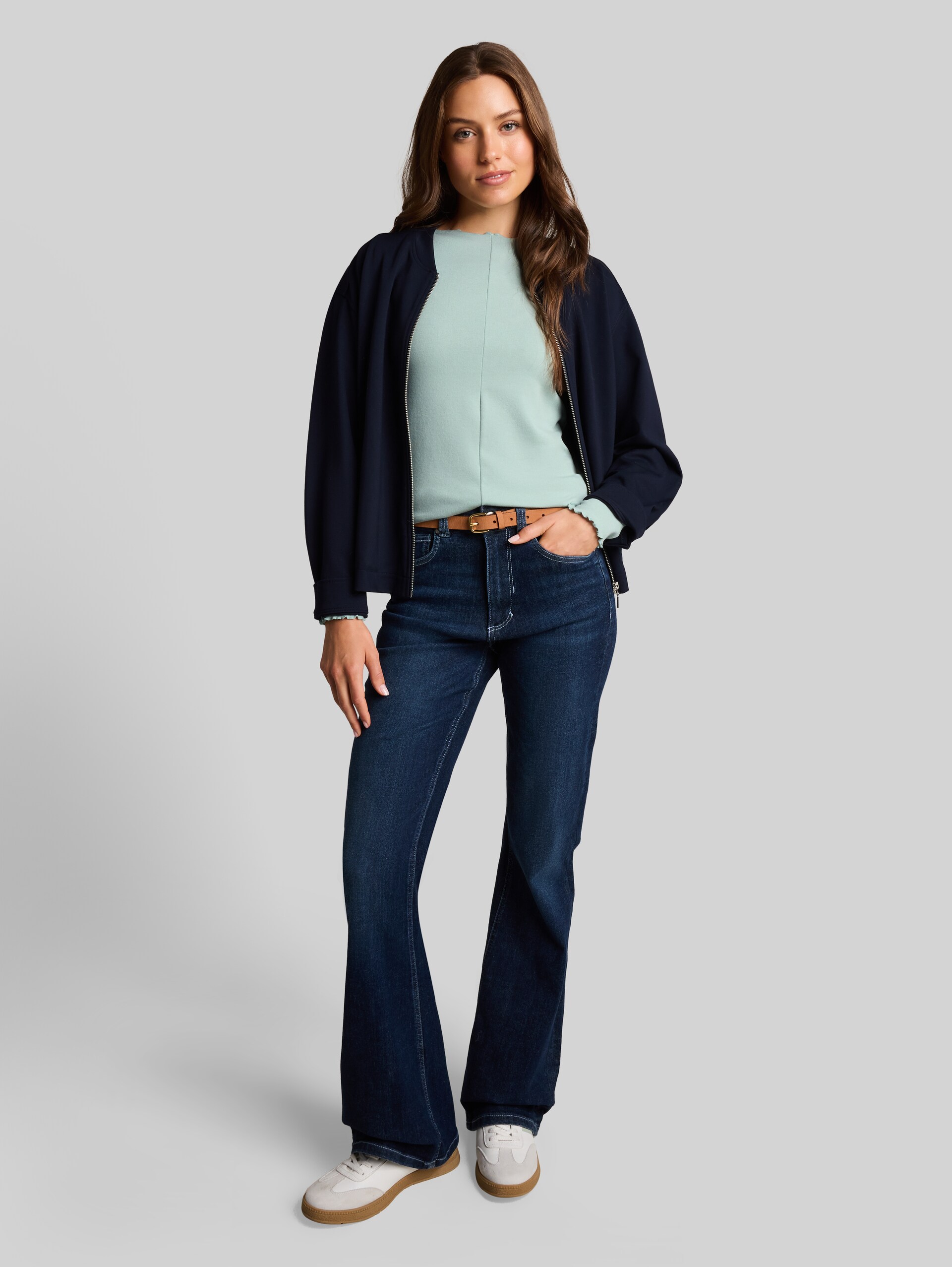 Shirt met lange mouwen en golvende kraag - dusty light green melange - Model vooraanzicht
