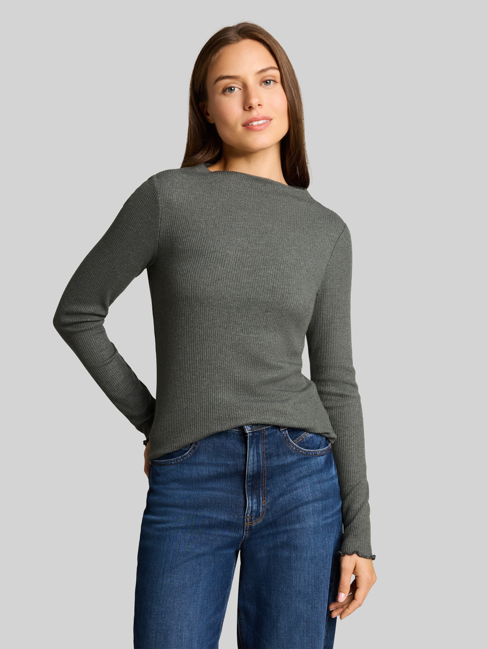 Langarmshirt mit Rippstruktur - dark olive melange - Ausschnitt Model-Vorderansicht