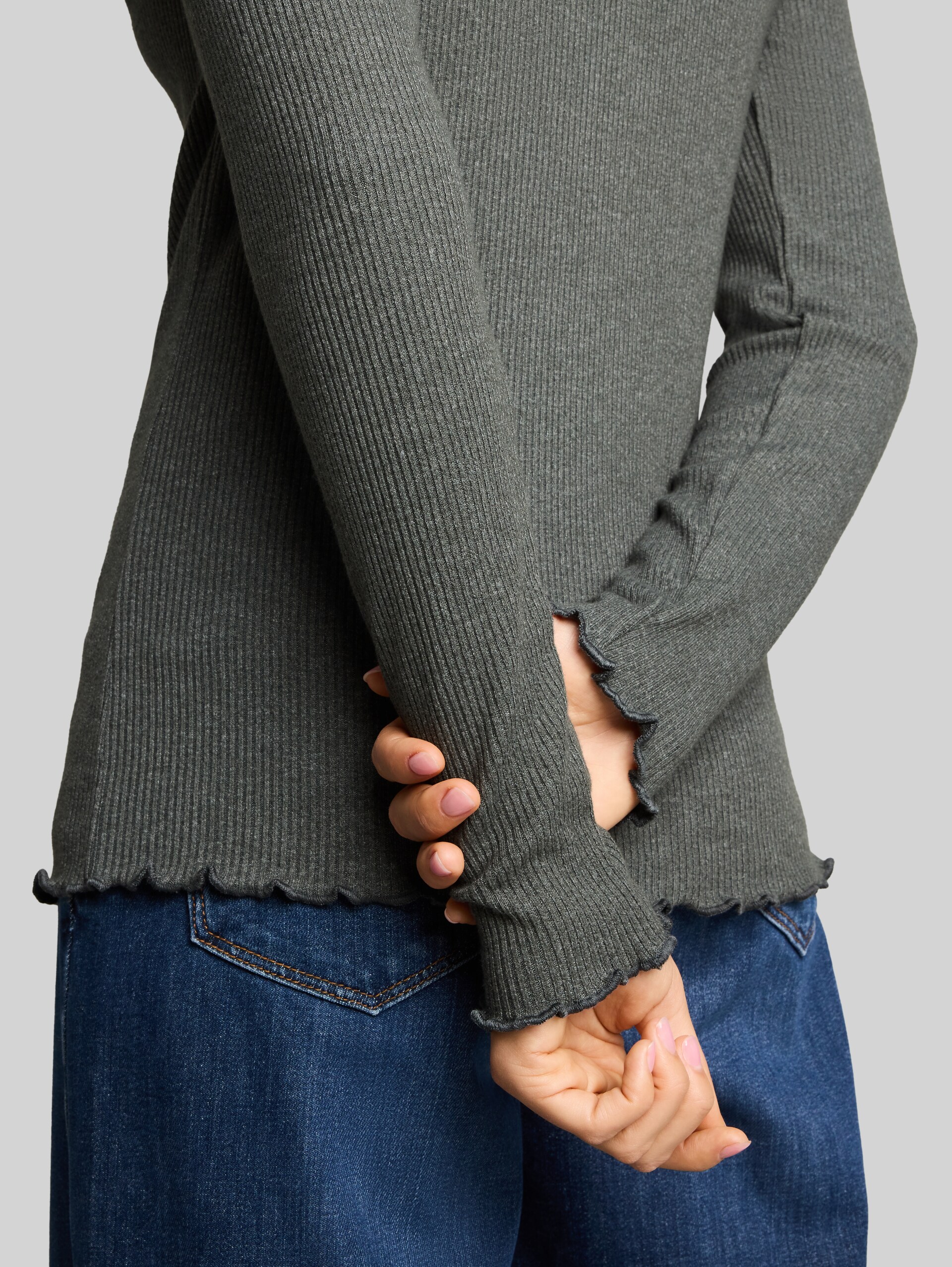 Langarmshirt mit Rippstruktur - dark olive melange - Detail-Model-Ansicht