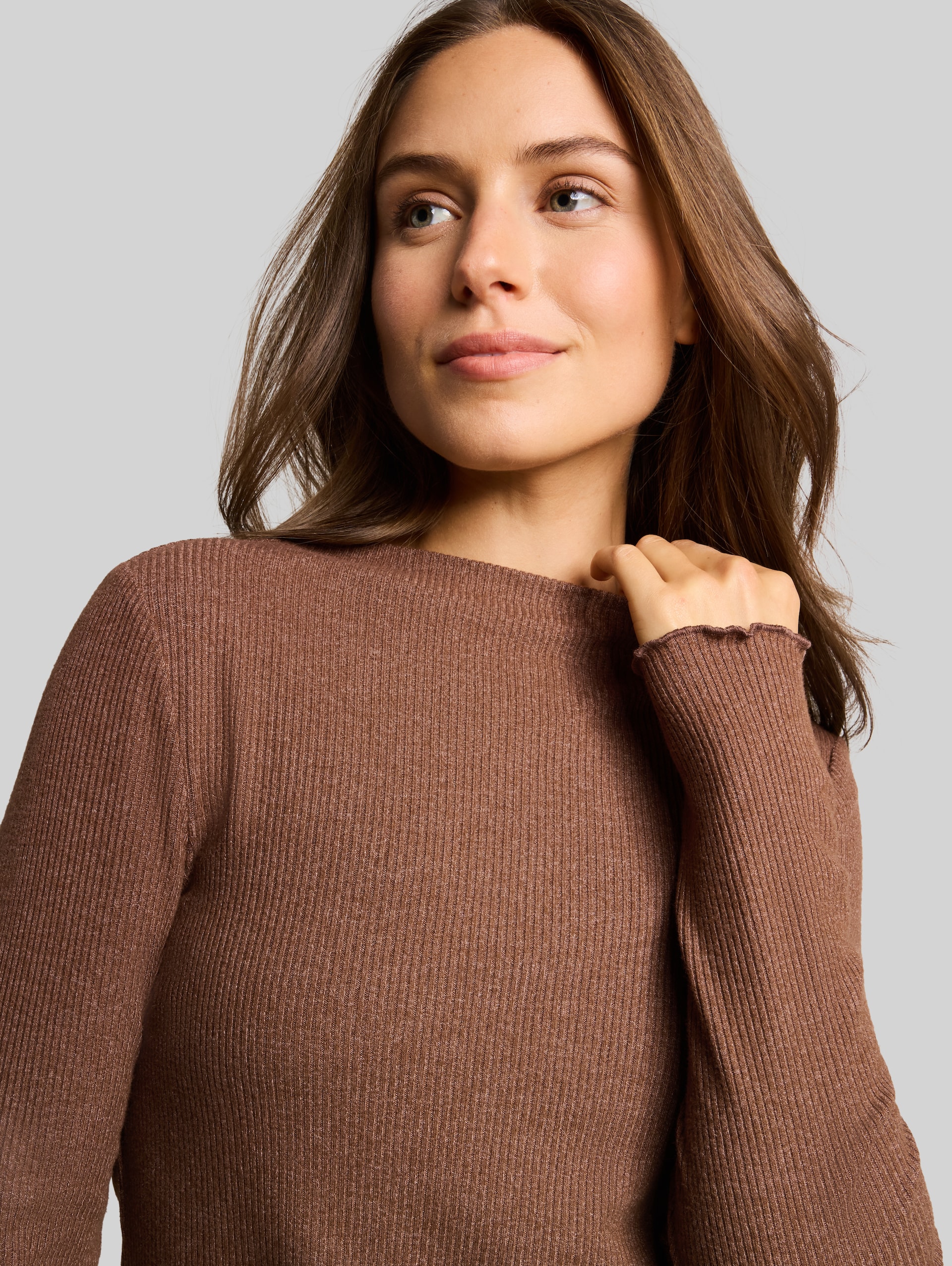 Langarmshirt mit Rippstruktur - mid camel melange - Detail-Model-Ansicht