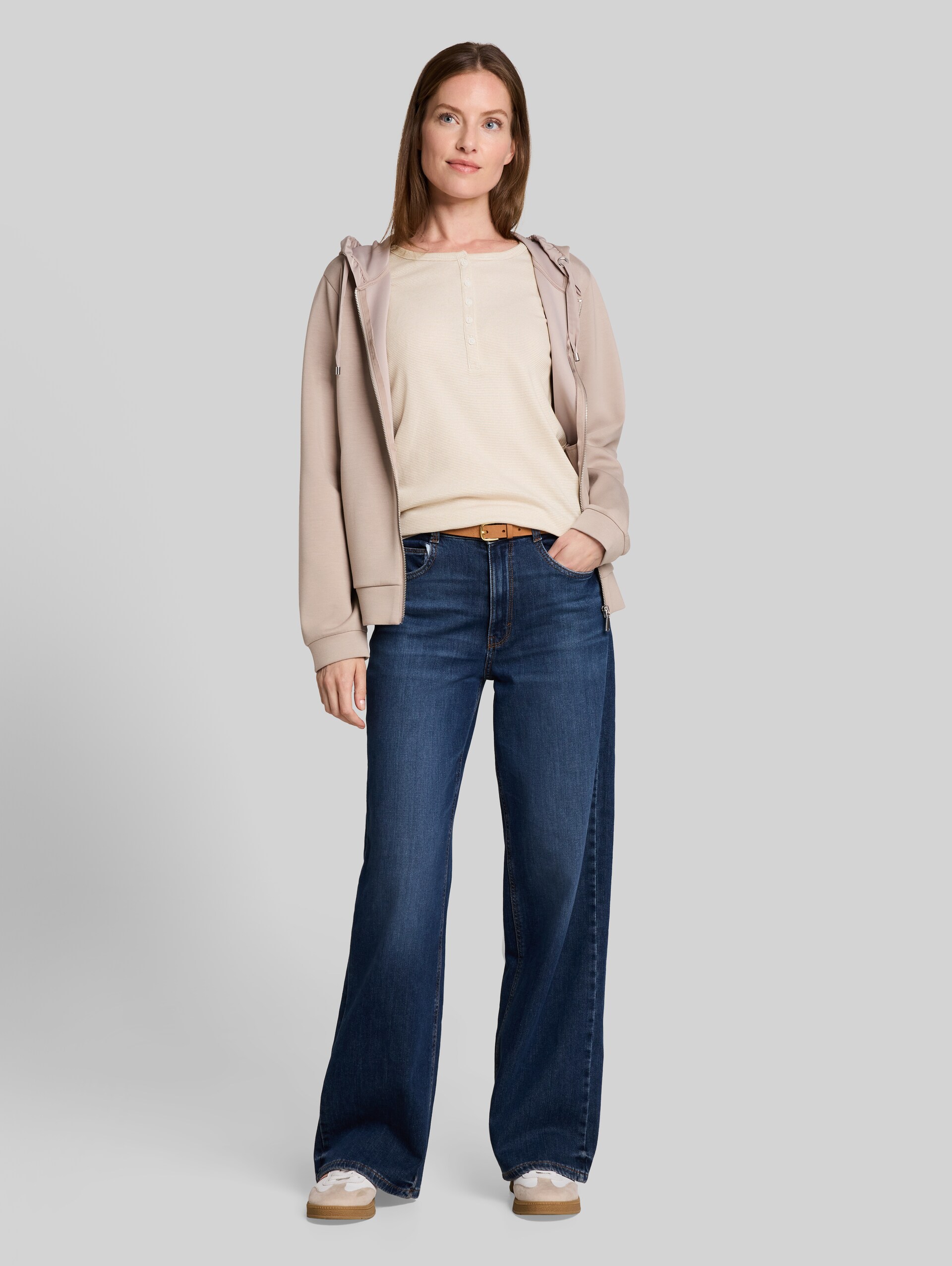 Henley Langarmshirt mit Rippstruktur - white gravel beige stripe - Model-Vorderansicht