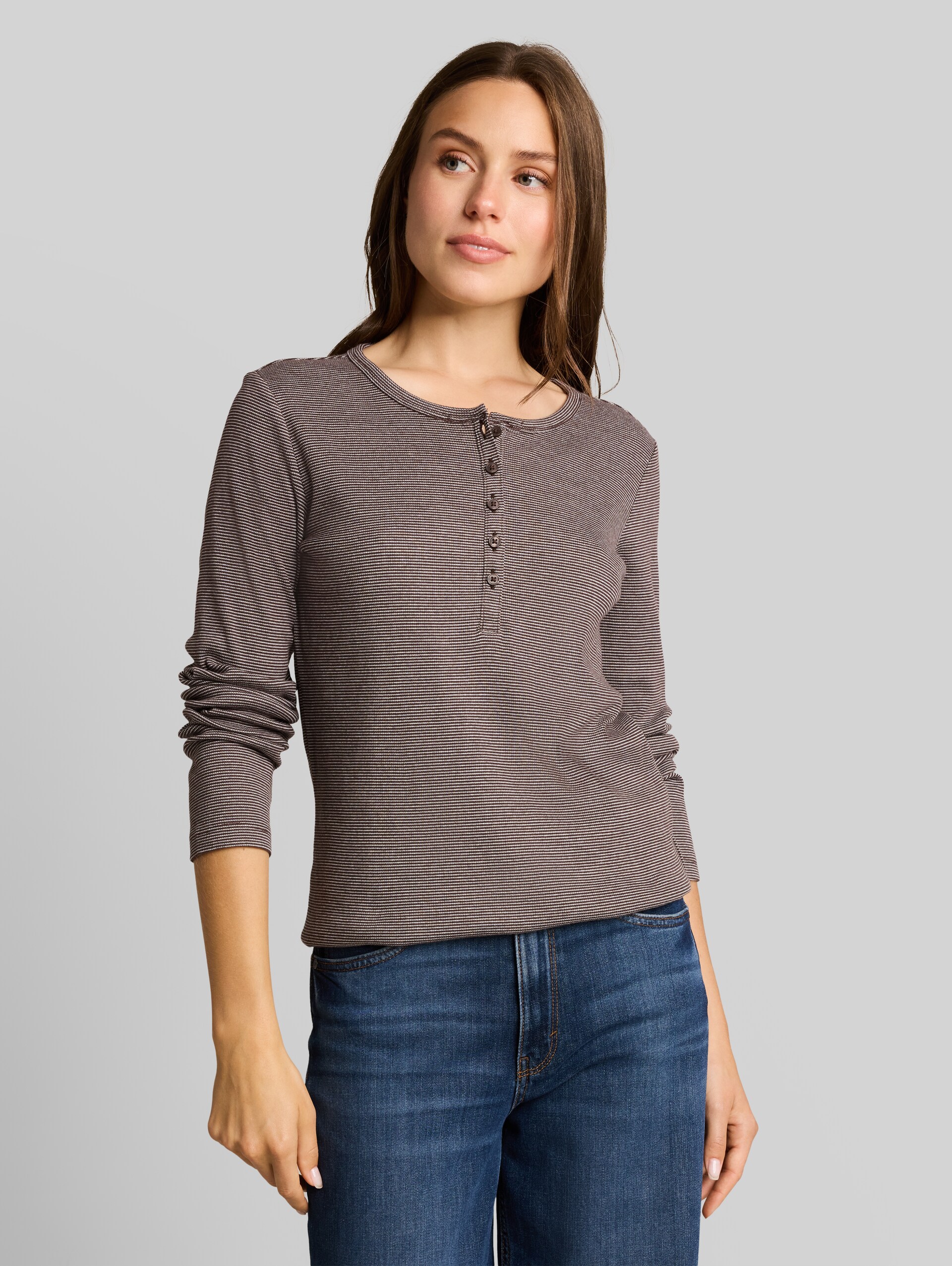 Henley-shirt met lange mouwen en geribde structuur - java brown offwhite stripe - Nek model vooraanzicht