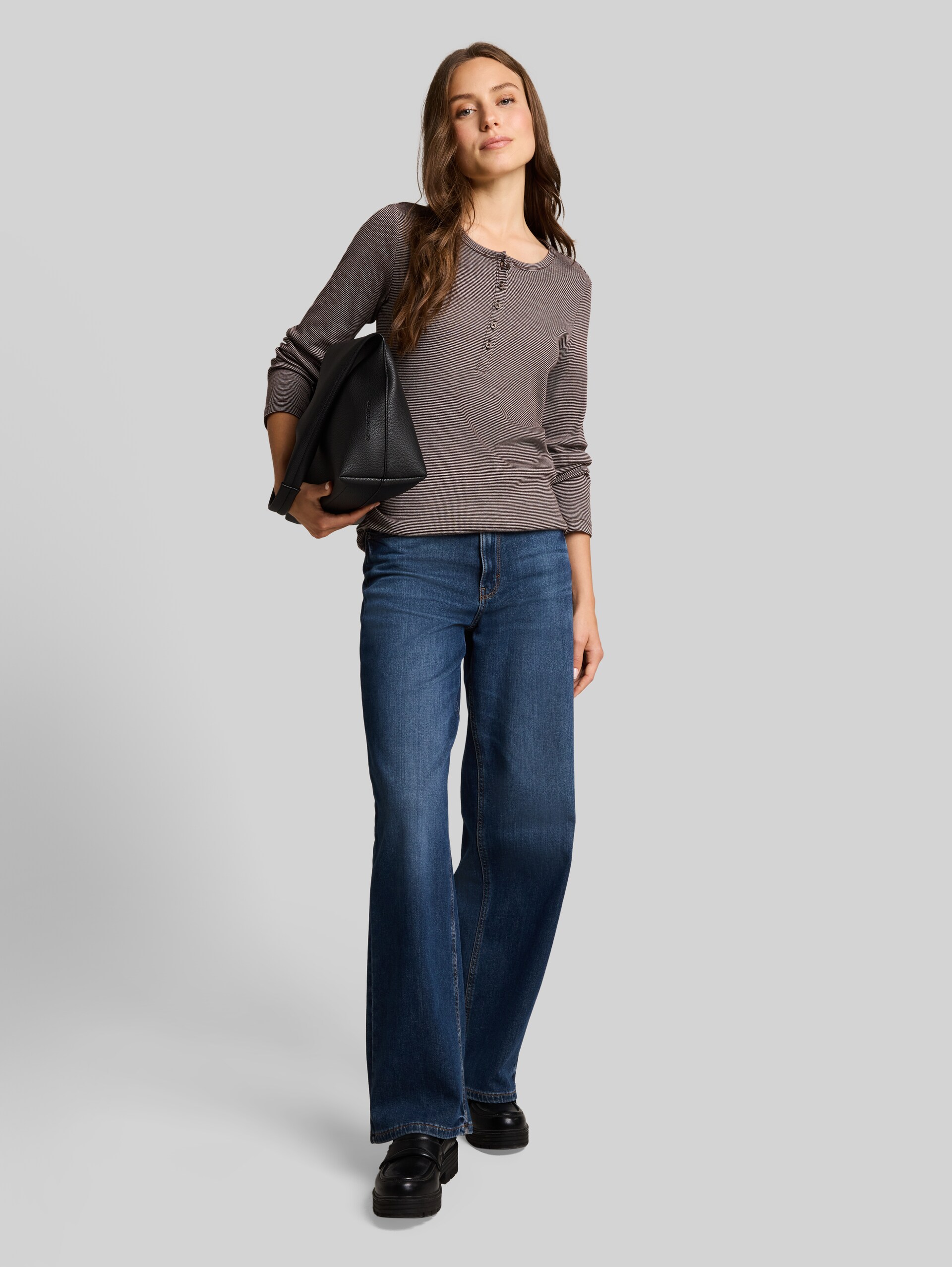 Henley-shirt met lange mouwen en geribde structuur - java brown offwhite stripe - Model vooraanzicht