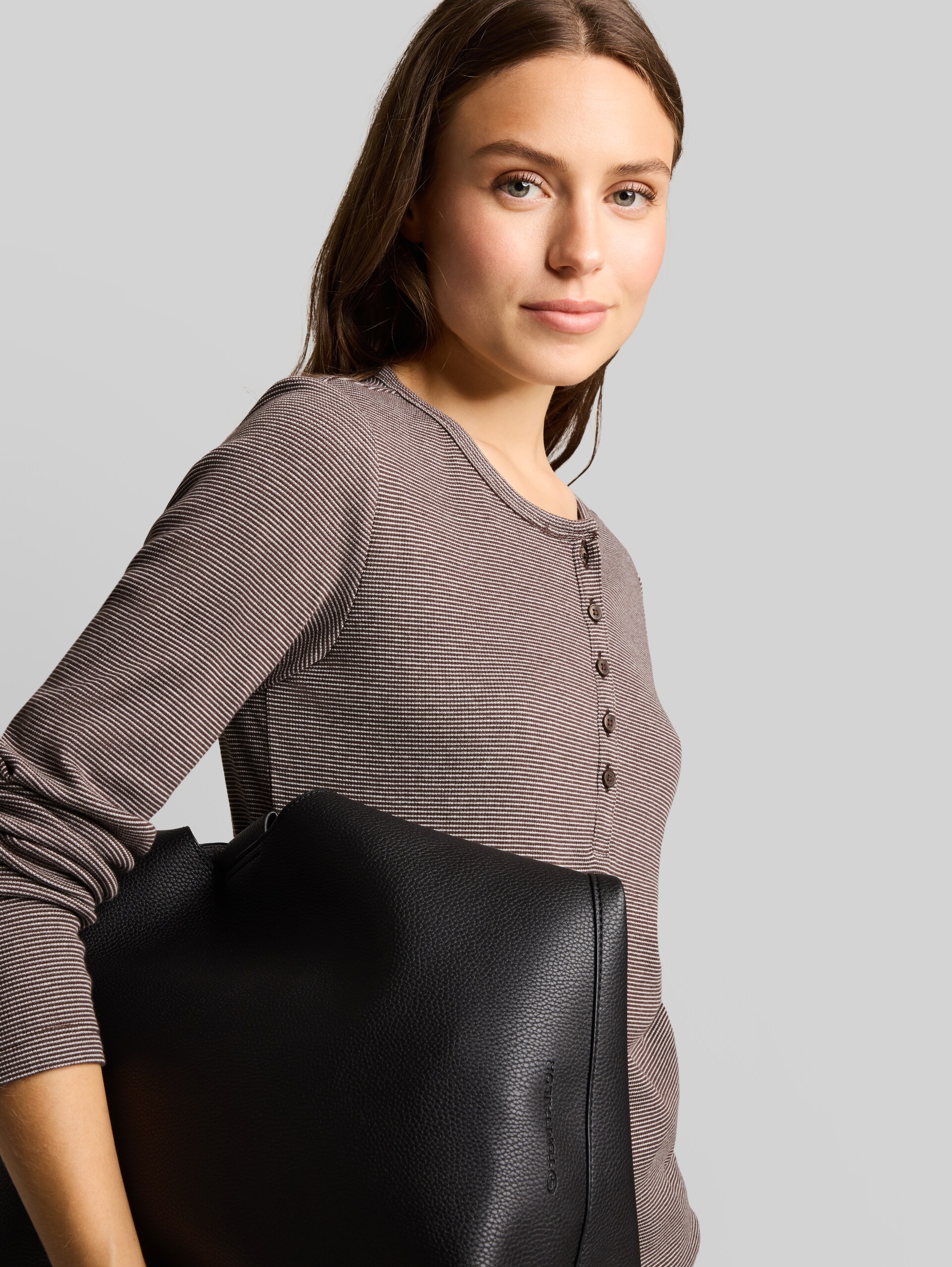 Henley-shirt met lange mouwen en geribde structuur - java brown offwhite stripe - Detailaanzicht model