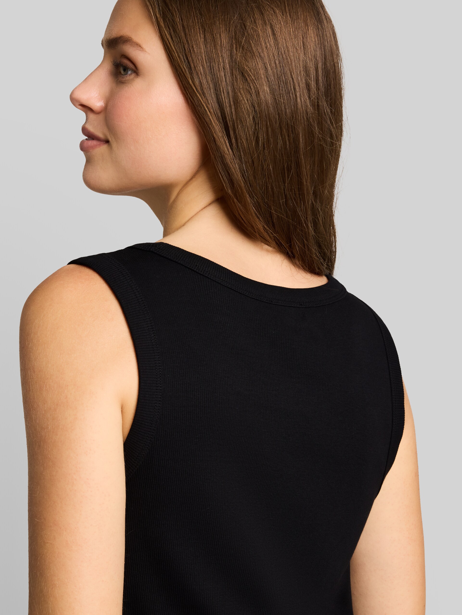 Top mit Rippstruktur - deep black - Detail-Model-Ansicht