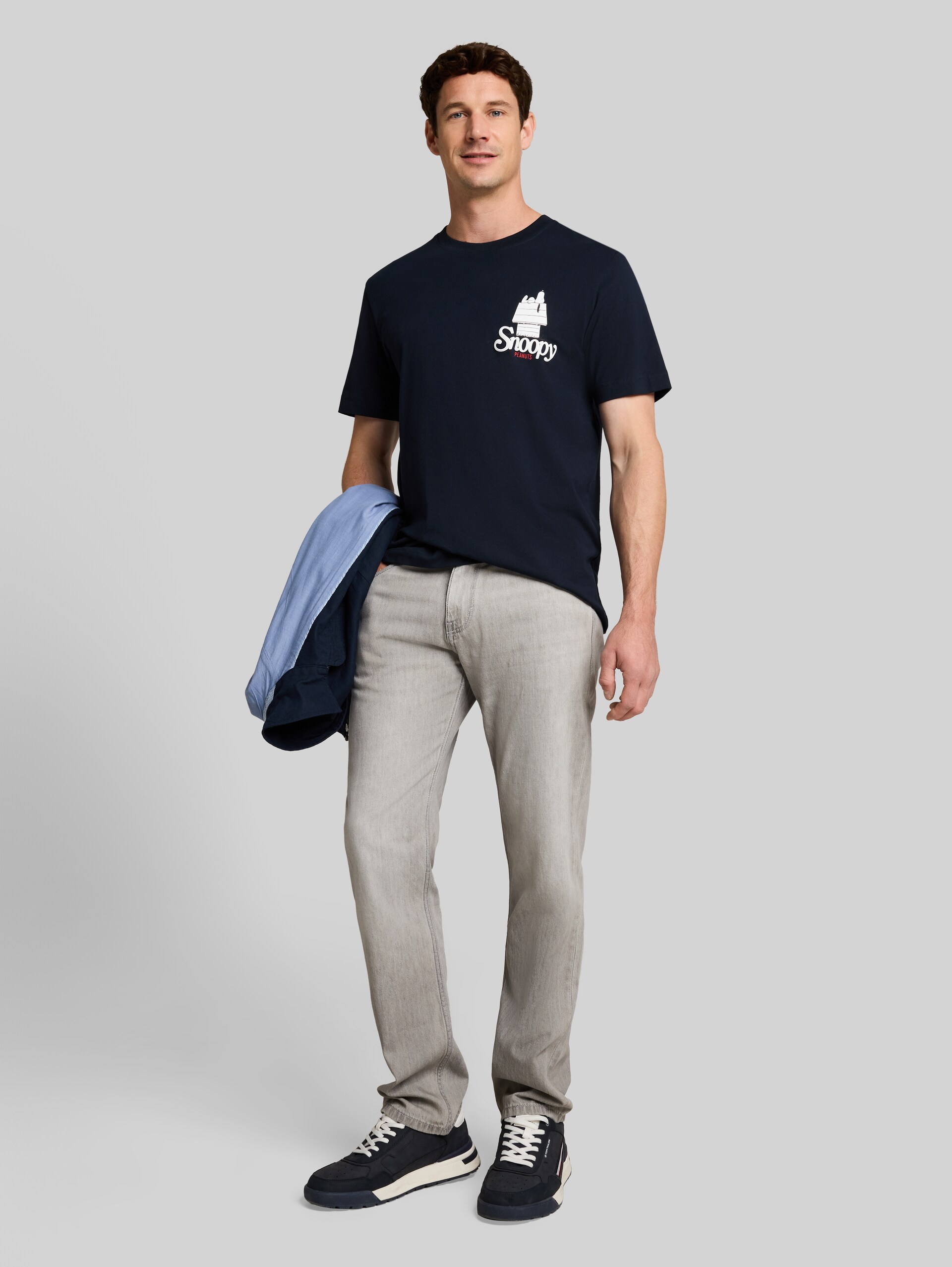 T-shirt met Snoopy-print - sky captain blue - Model vooraanzicht