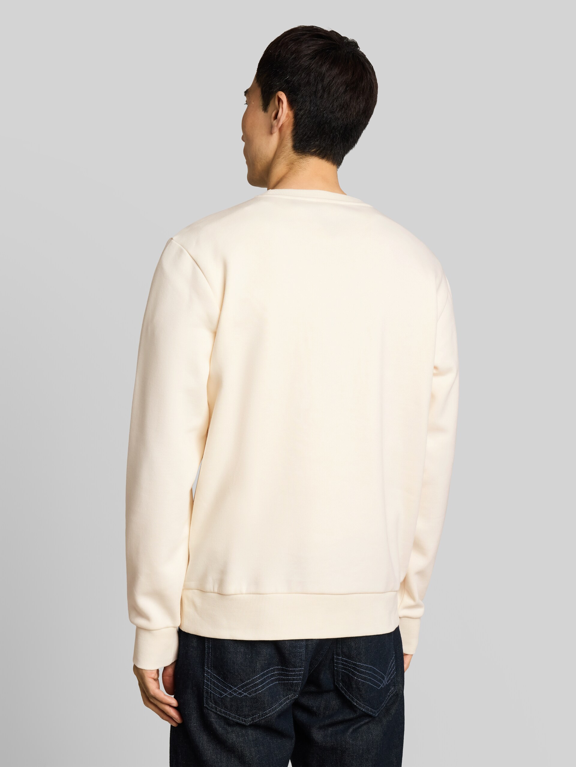 Sweatshirt mit Snoopy-Print - Gardenia White - Auschnitt Model-Rückansicht