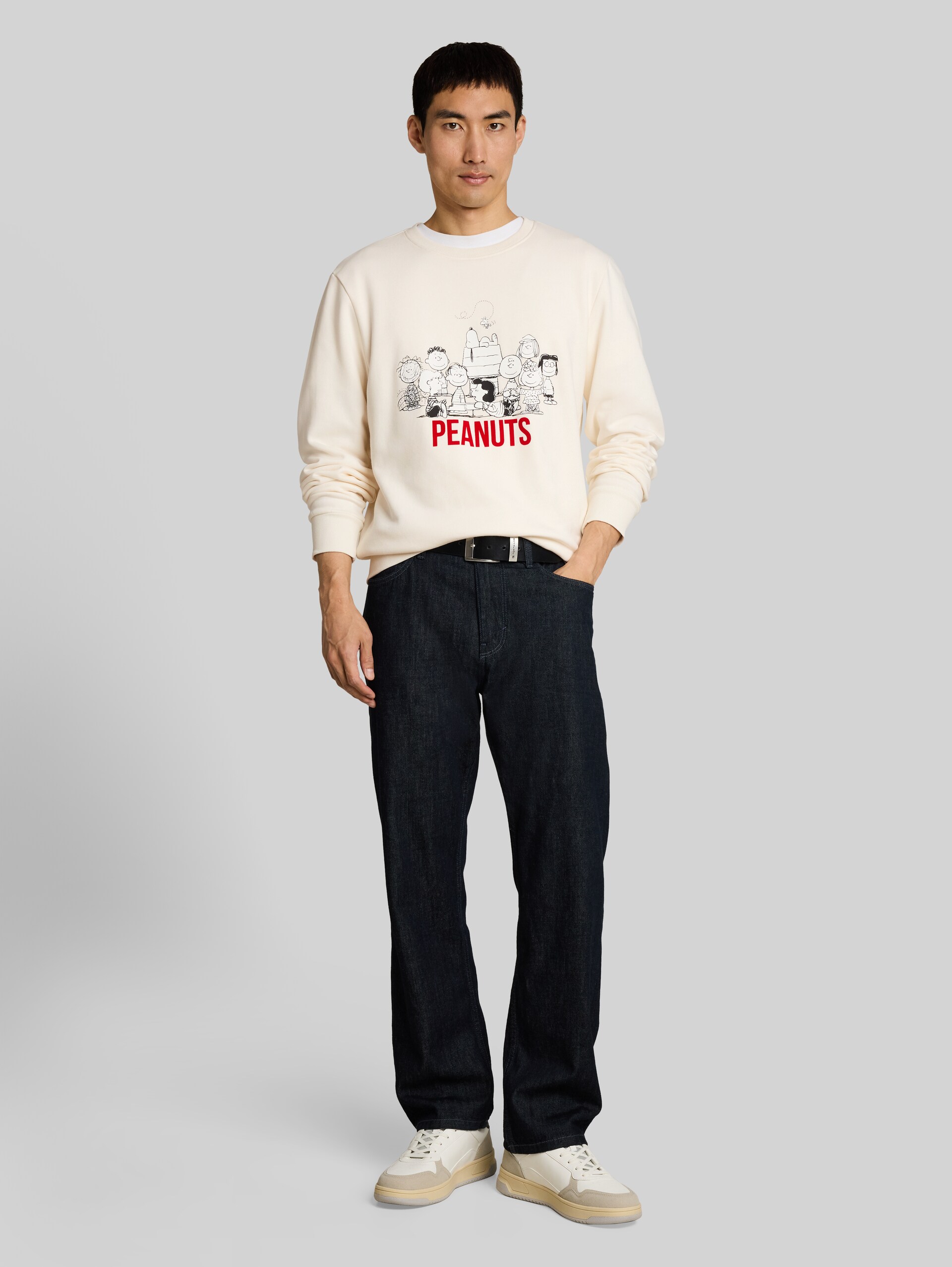 Sweatshirt mit Snoopy-Print - Gardenia White - Model-Vorderansicht