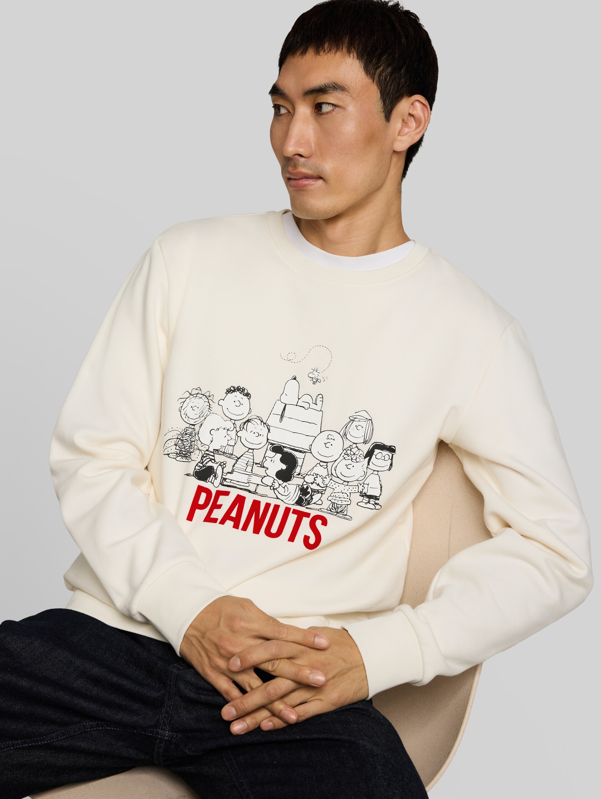 Sweatshirt mit Snoopy-Print - Gardenia White - Detail-Model-Ansicht