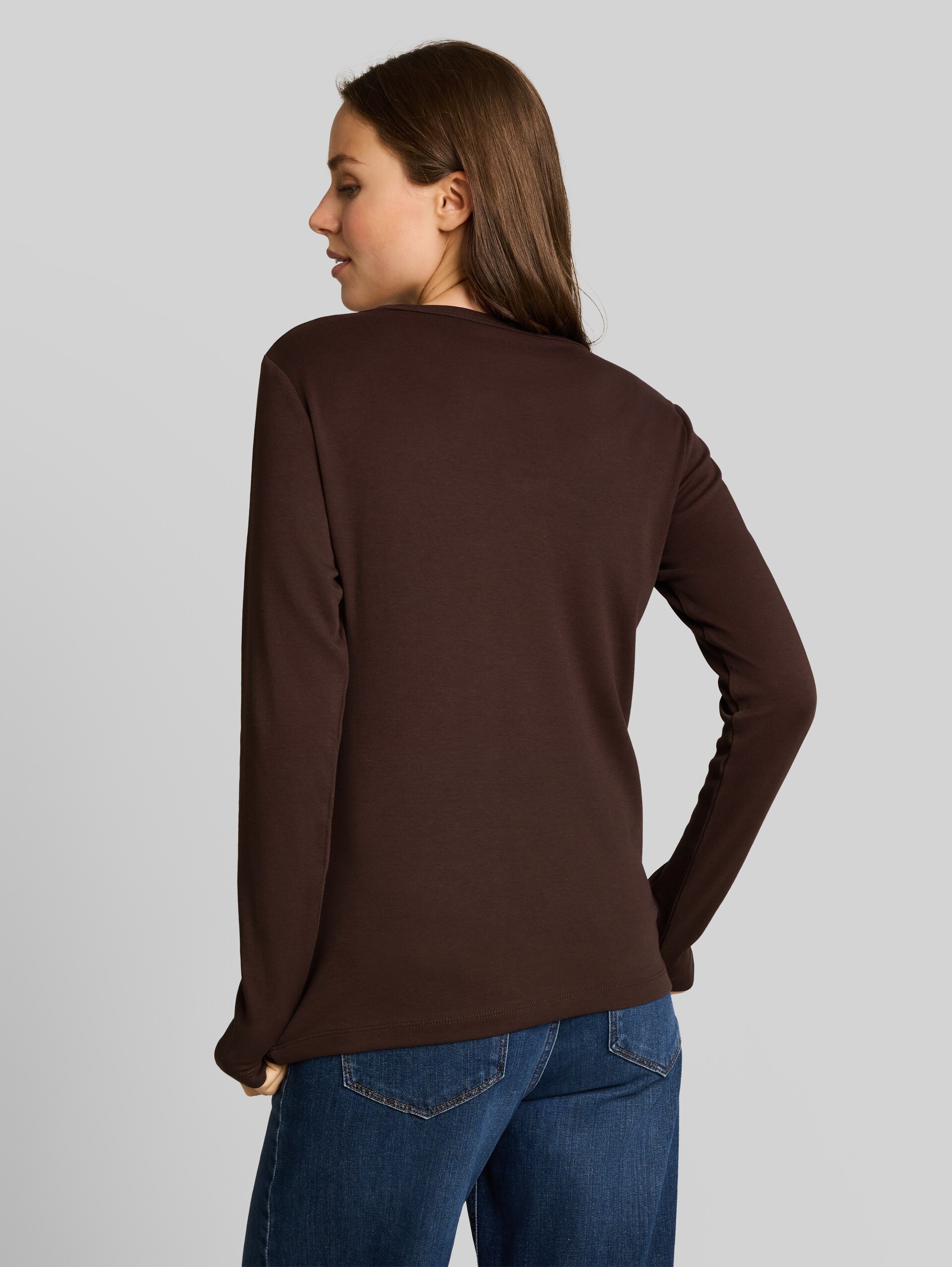 Basic katoenen shirt met lange mouwen - java dark brown - Neklijn model-achteraanzicht