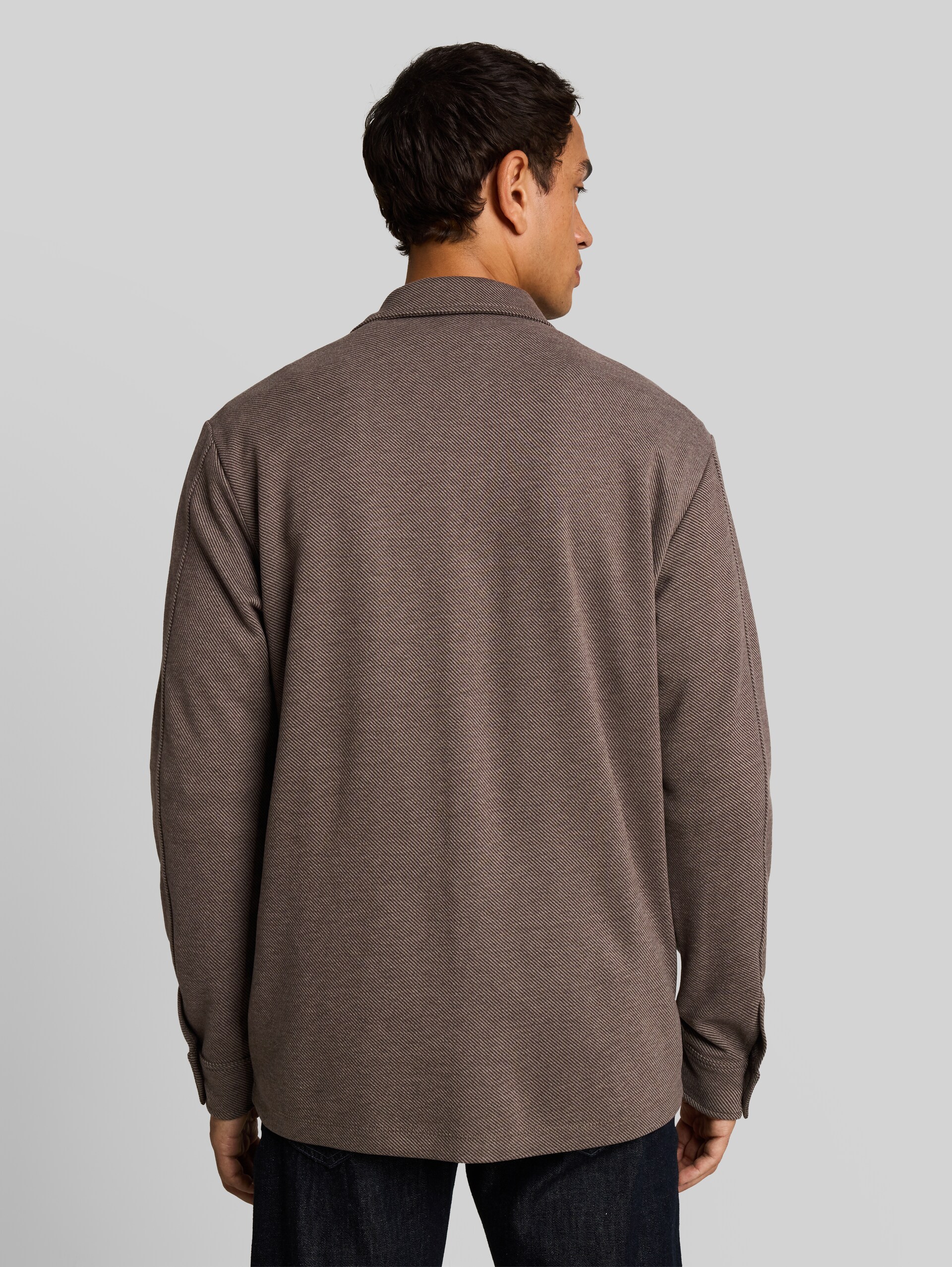 Regular Fit Hemd mit Brusttaschen - brown black twill structure - Auschnitt Model-Rückansicht
