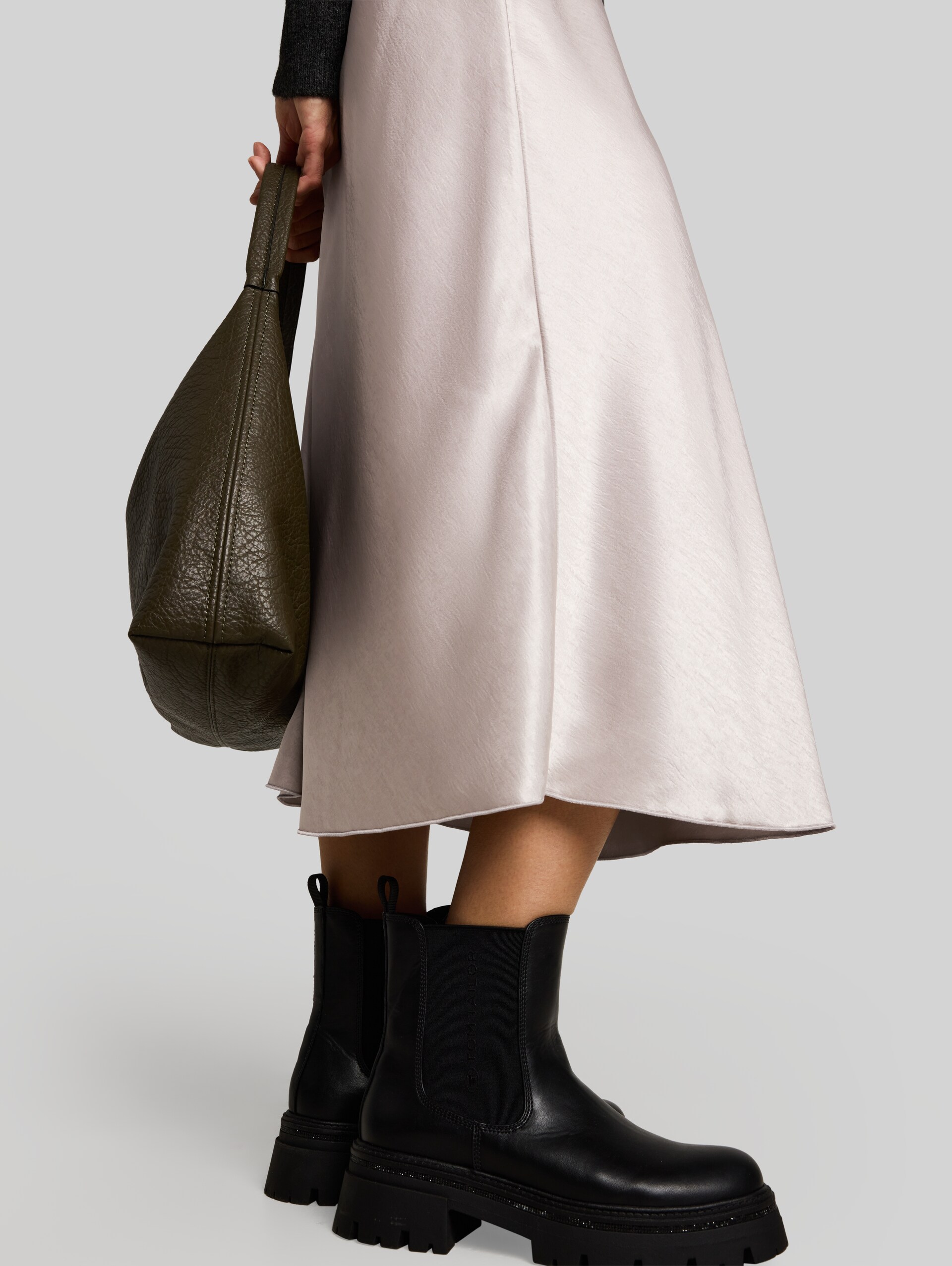 Fitted Satin Midi-Rock - atmosphere beige - Detail-Model-Ansicht