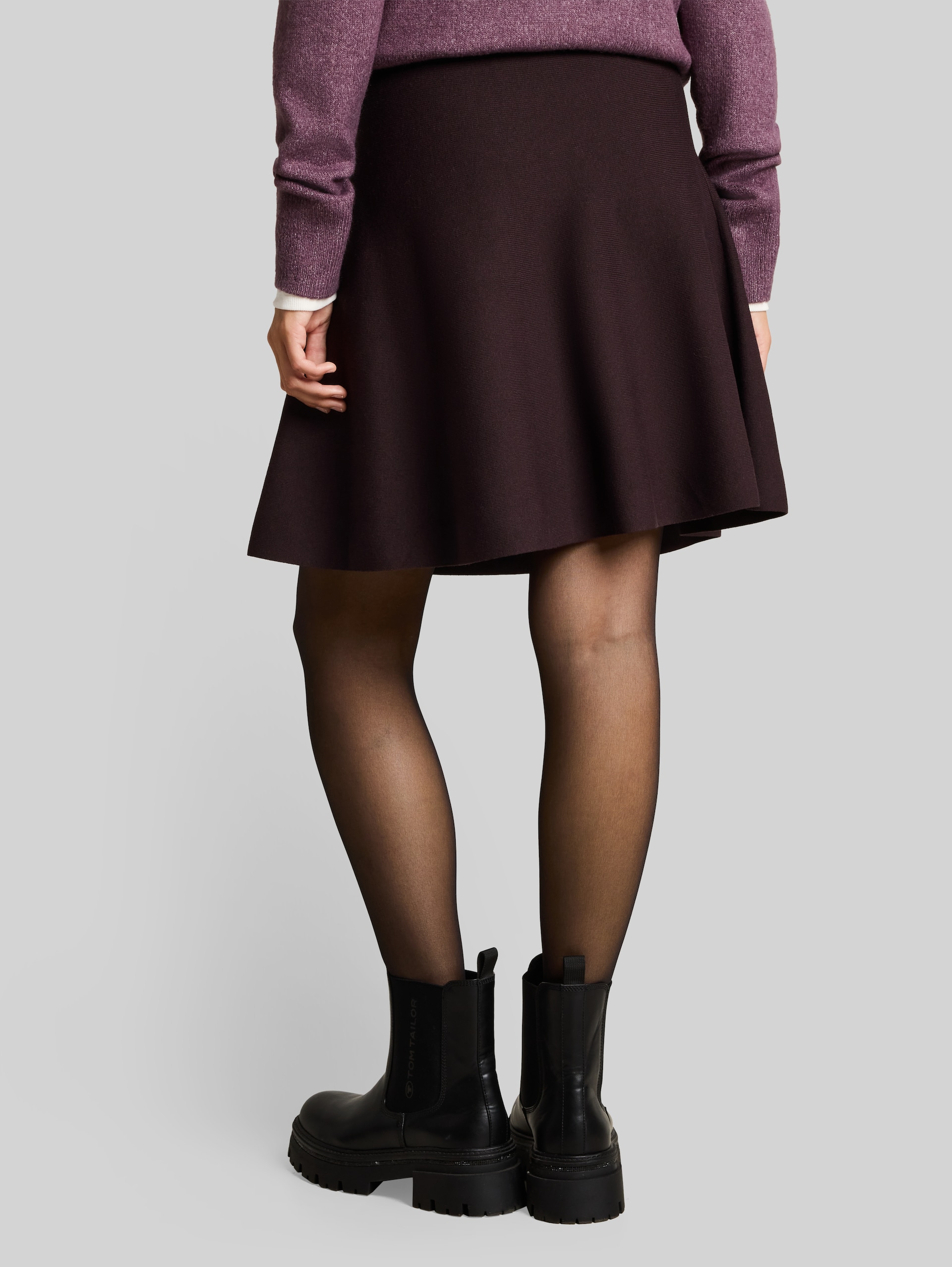 Mini Skater Rock - dark plum - Auschnitt Model-Rückansicht