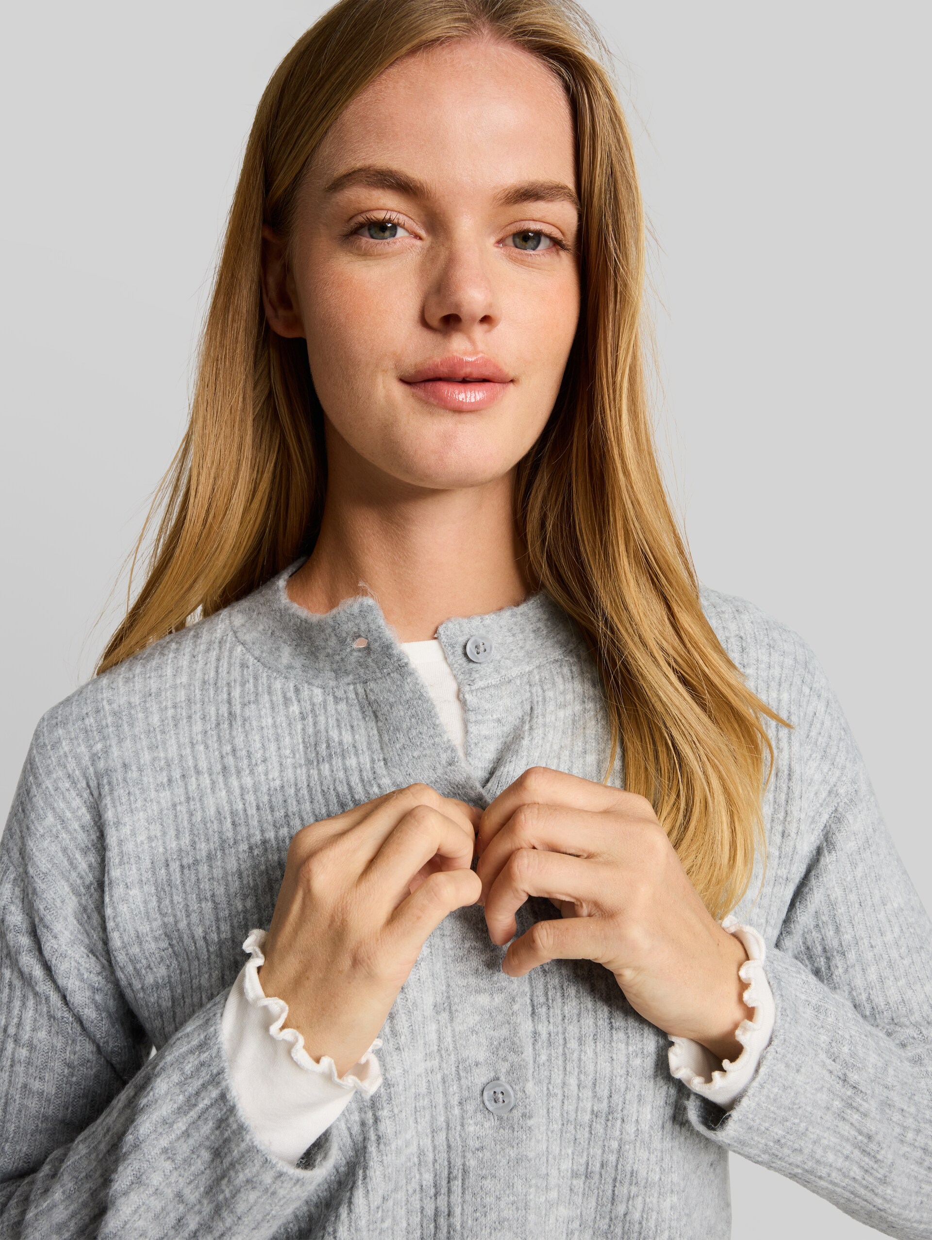 Gezellig vest met ronde hals - Light Soft Grey Melange - Detailaanzicht model