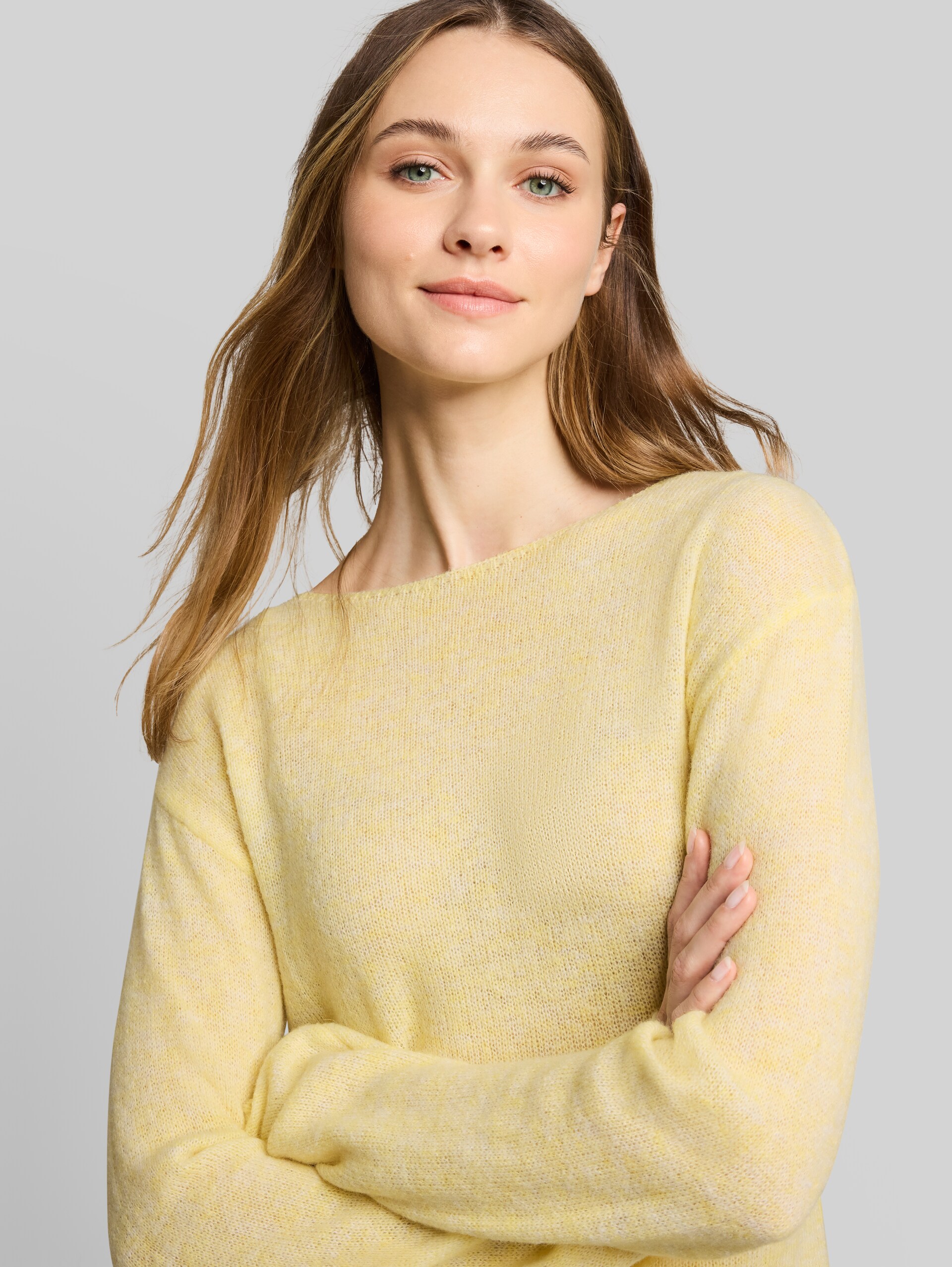 Gebreide trui met alpaca-aandeel - soft vanilla yellow melange - Detailaanzicht model