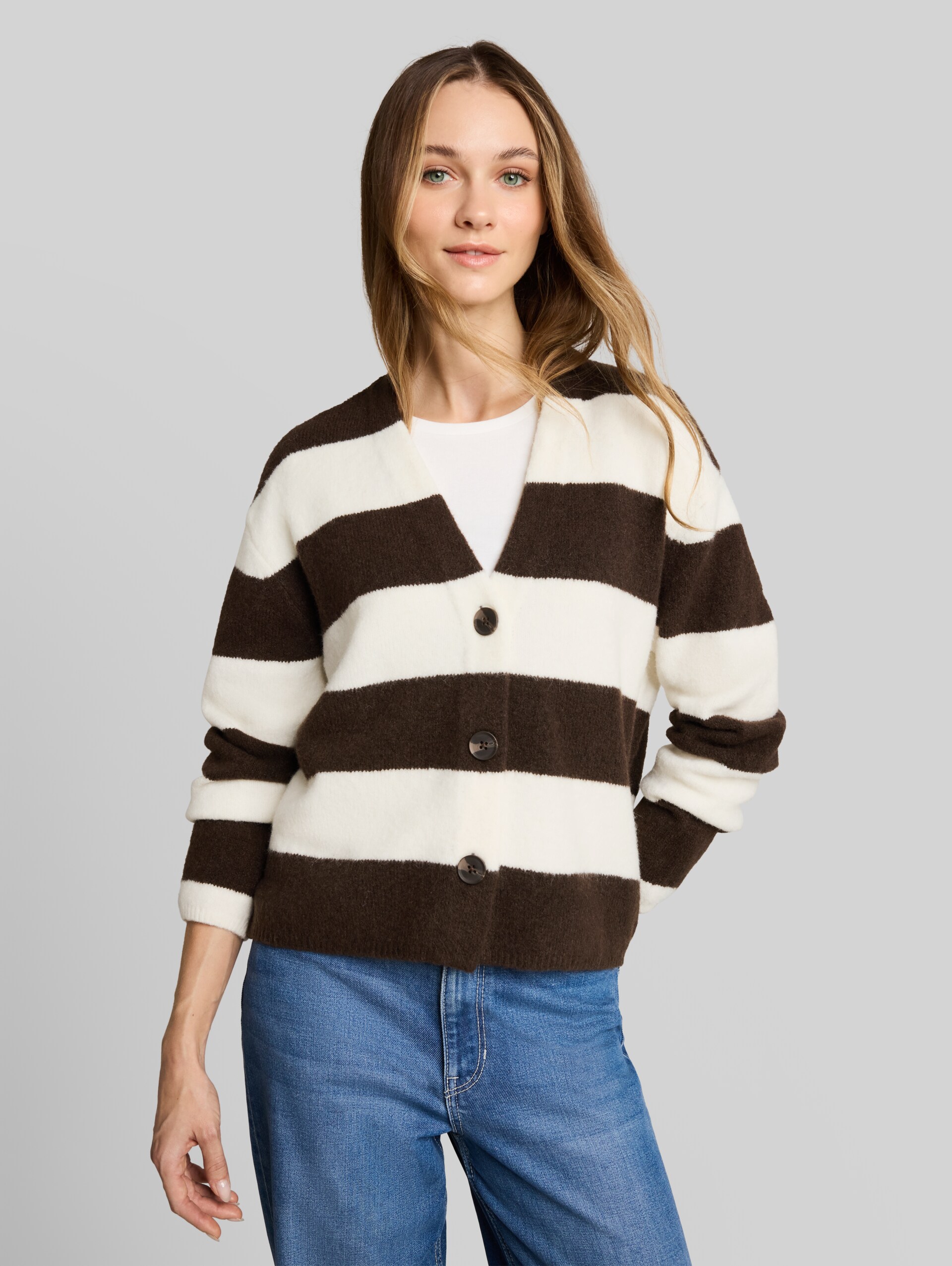 Gezellig vest met wol - big brown white stripe - Nek model vooraanzicht