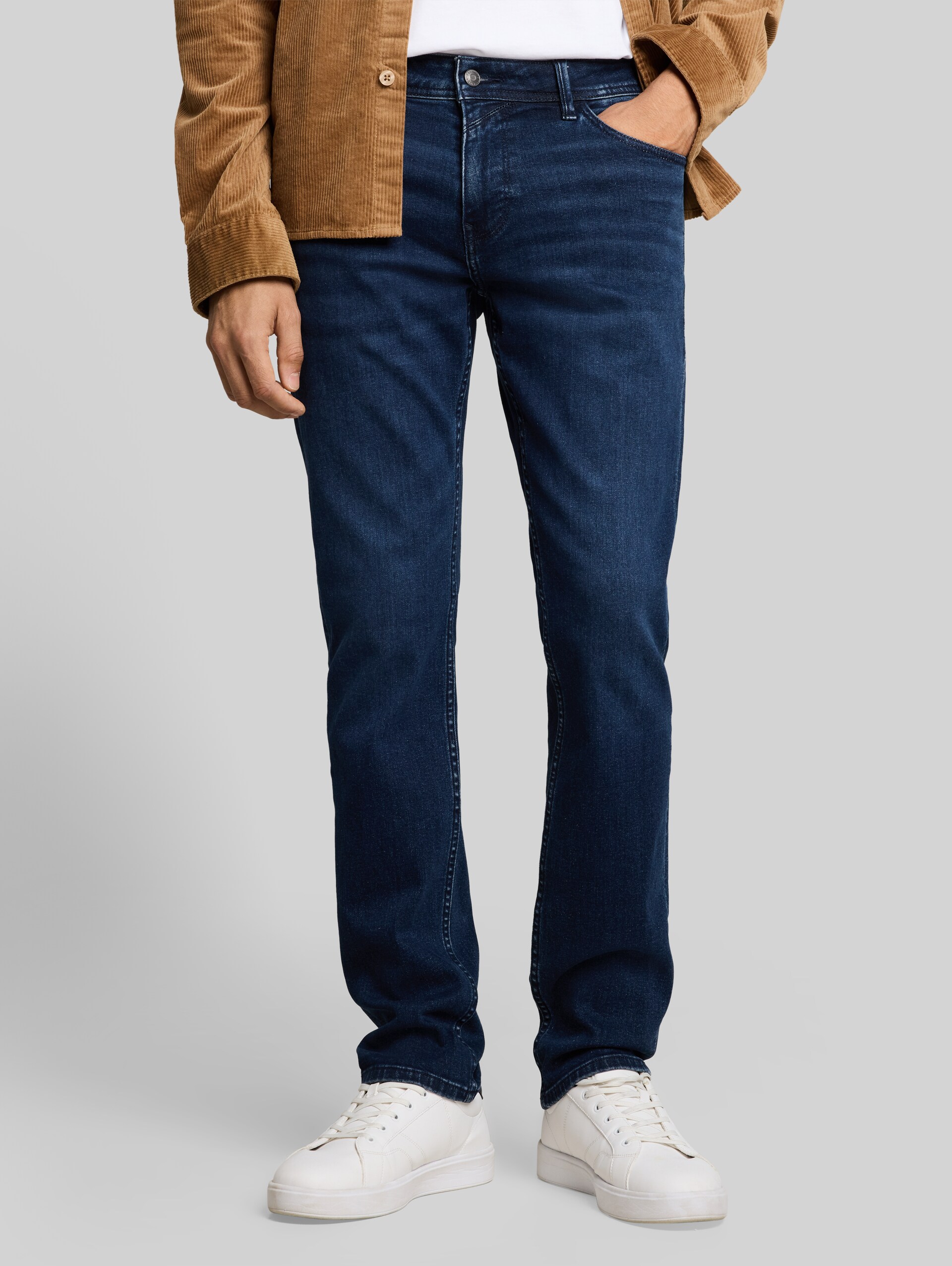 TTAEDAN STRAIGHT Jeans mit Stretch - Used Dark Stone Blue Denim - Ausschnitt Model-Vorderansicht
