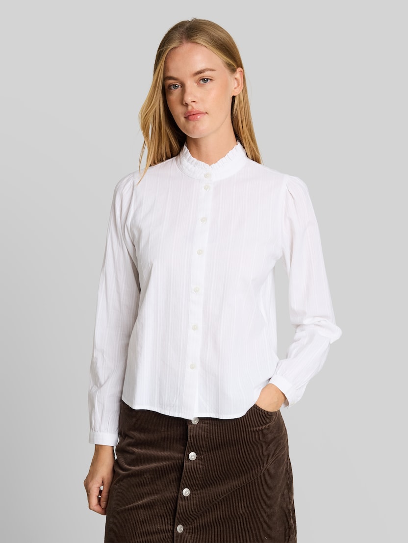 Bluse mit Rüschenkragen von Denim Female, White
