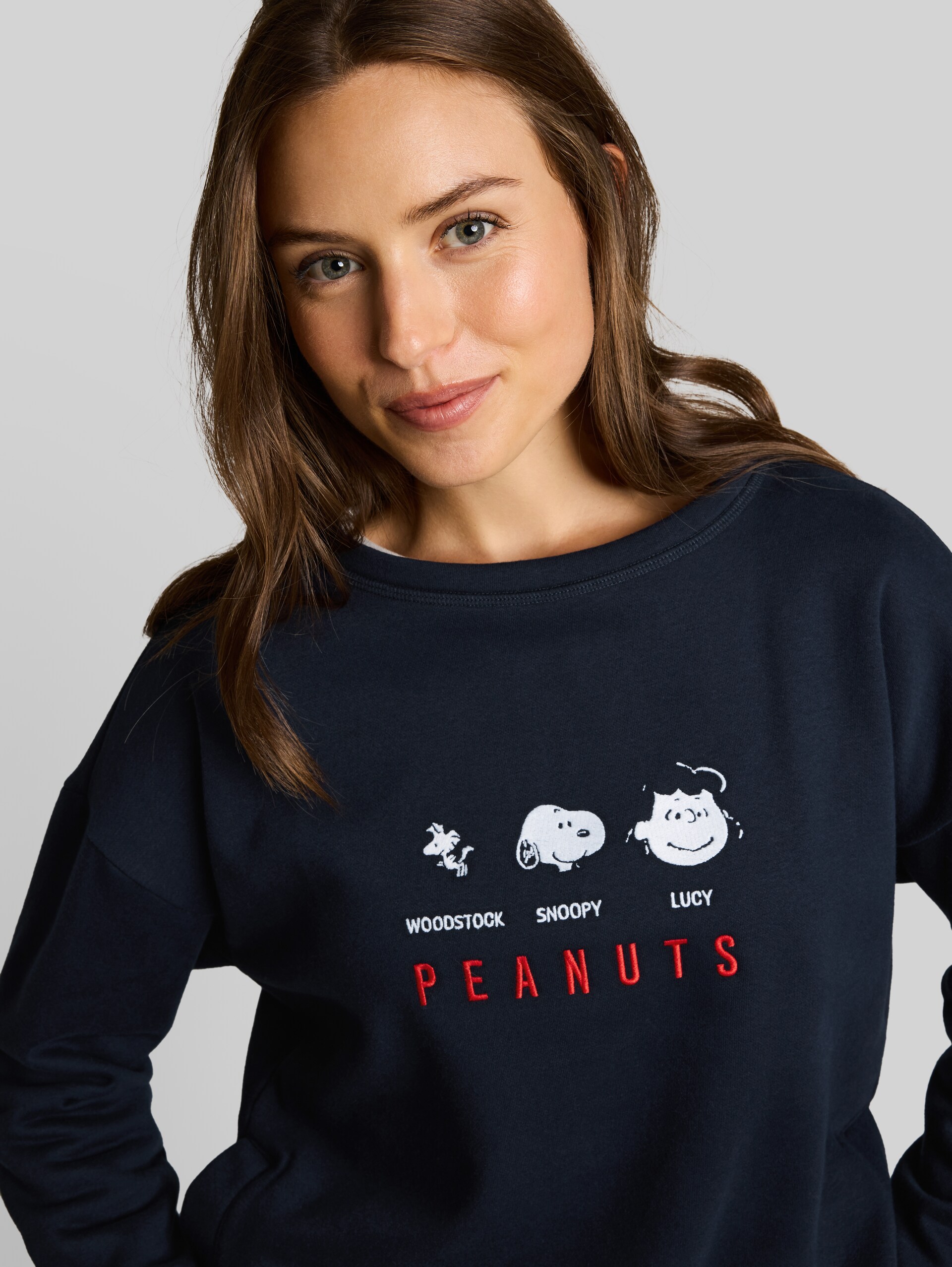 Loose Fit Sweatshirt mit Snoopy-Print - sky captain blue - Detail-Model-Ansicht
