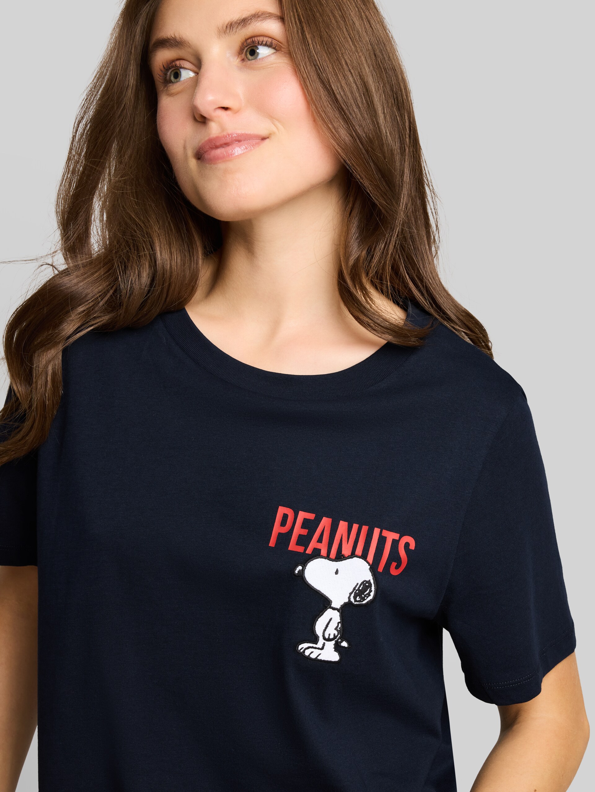 T-shirt met Snoopy-print - sky captain blue - Detailaanzicht model