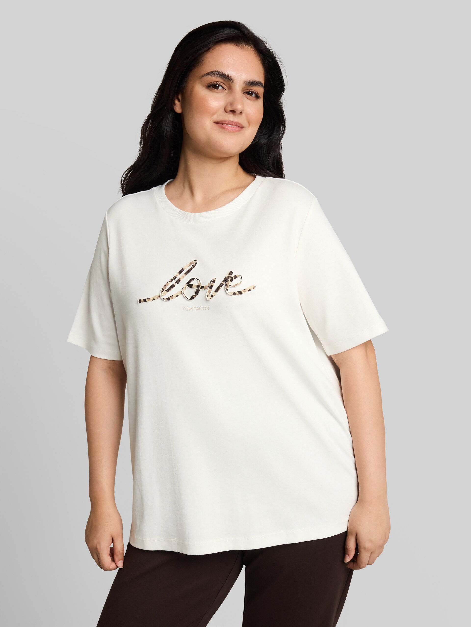 Plus Size - T-Shirt aus Baumwolle - Whisper White - Ausschnitt Model-Vorderansicht