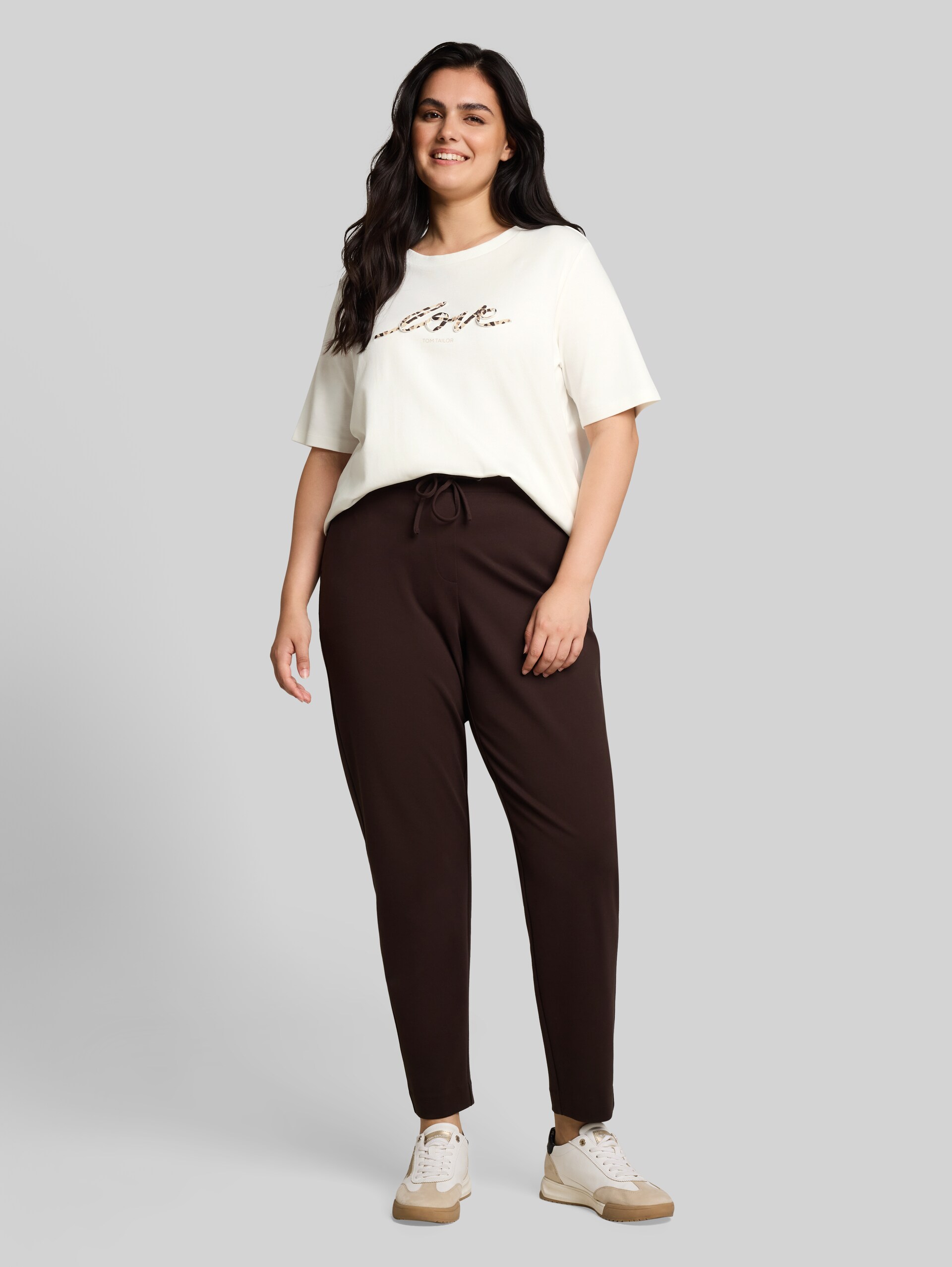 Plus Size - T-Shirt aus Baumwolle - Whisper White - Model-Vorderansicht