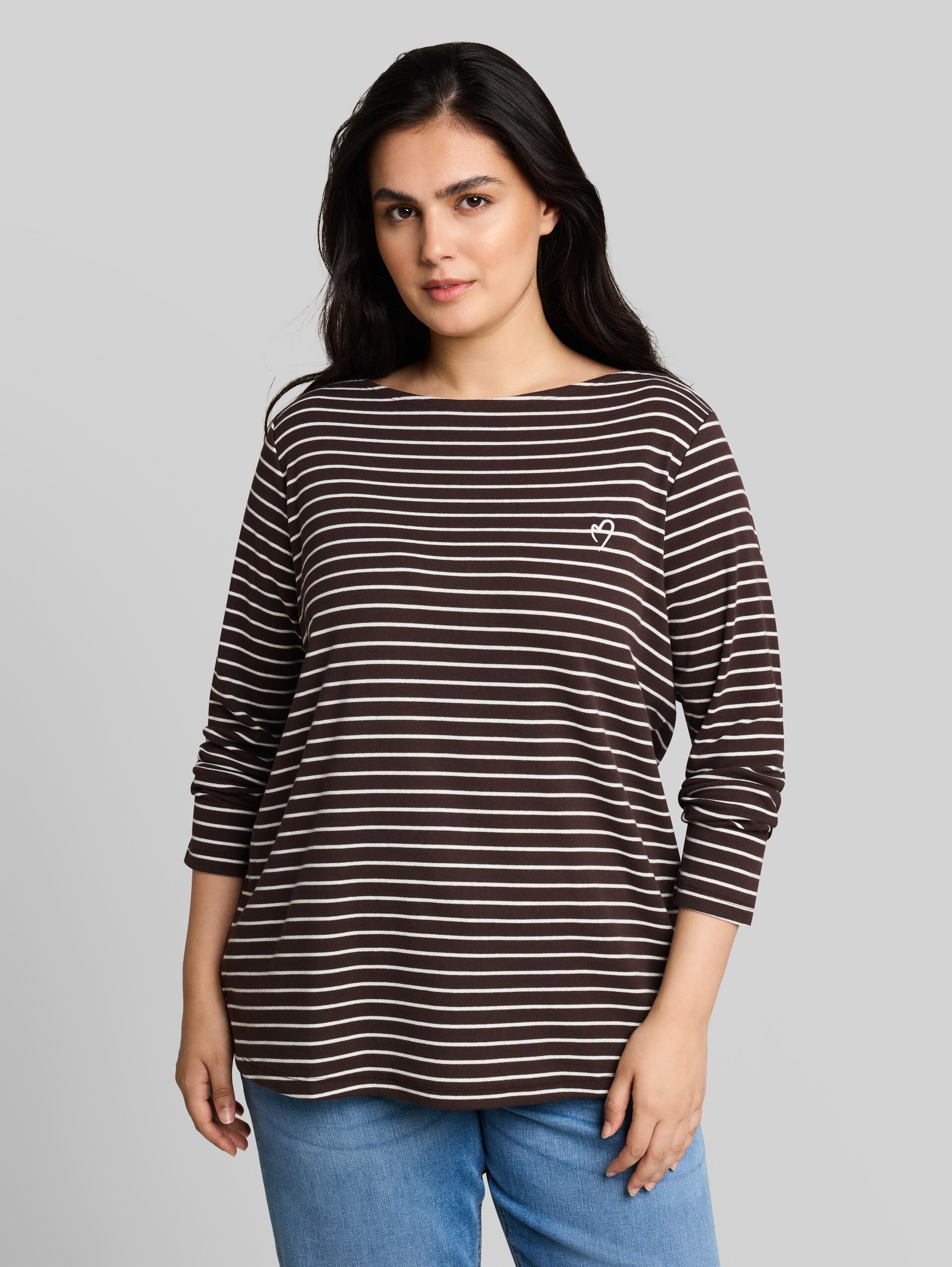 Plus Size - Langarmshirt mit Streifenmuster - brown white stripe - Ausschnitt Model-Vorderansicht