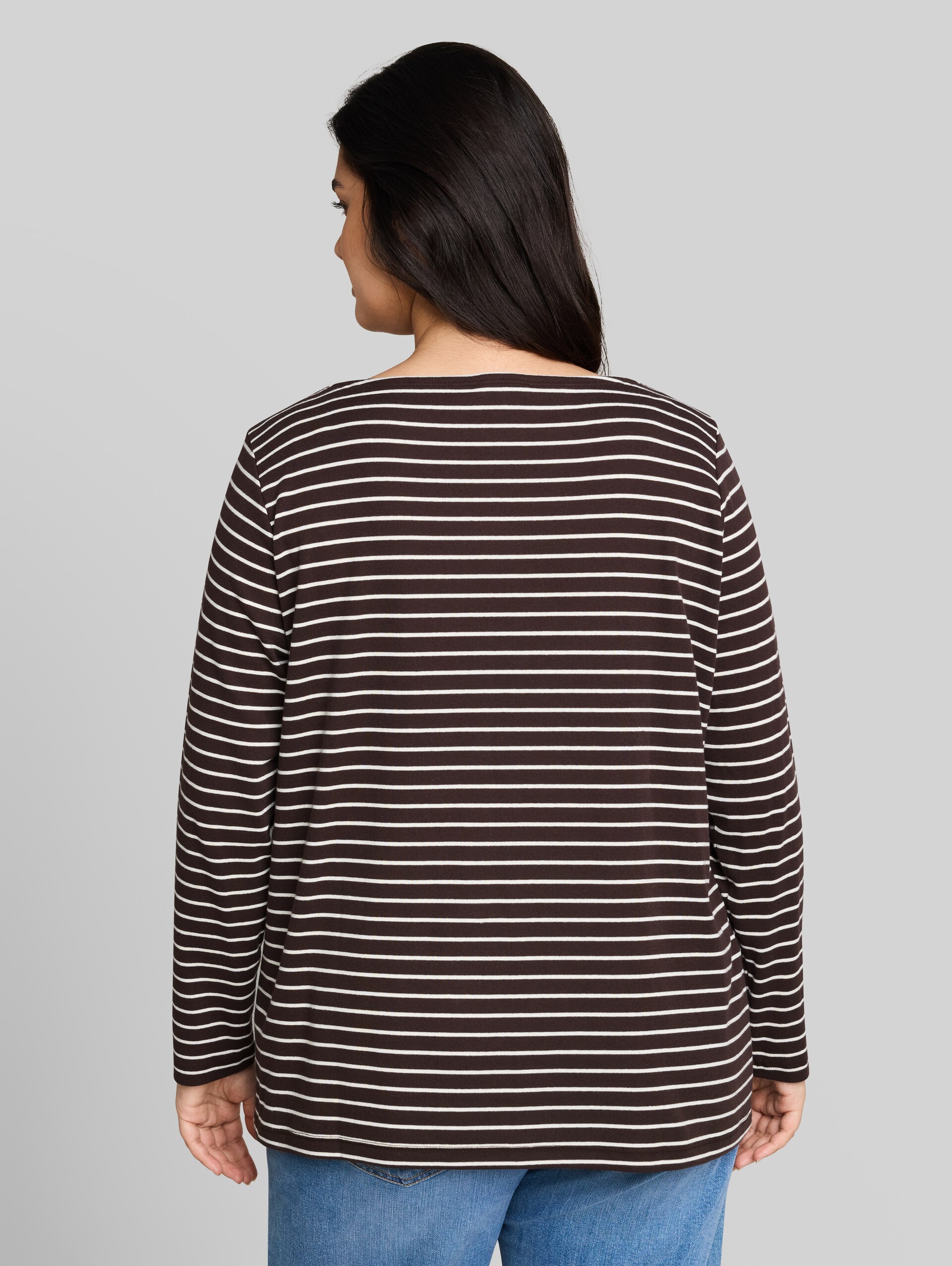 Plus Size - Langarmshirt mit Streifenmuster - brown white stripe - Auschnitt Model-Rückansicht