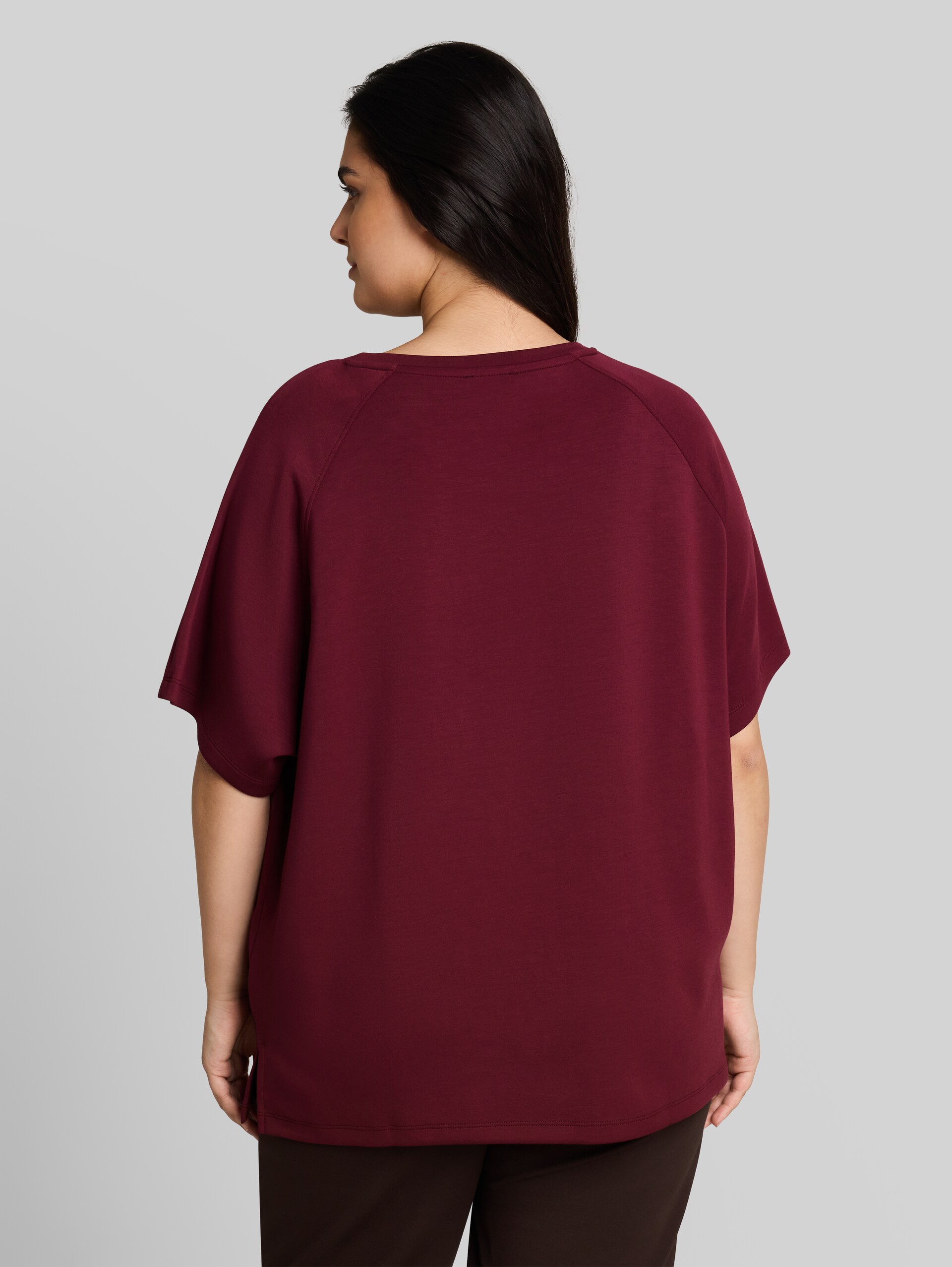 Plus Size - Scuba-T-shirt met opschrift - Preppy Plum - Neklijn model-achteraanzicht