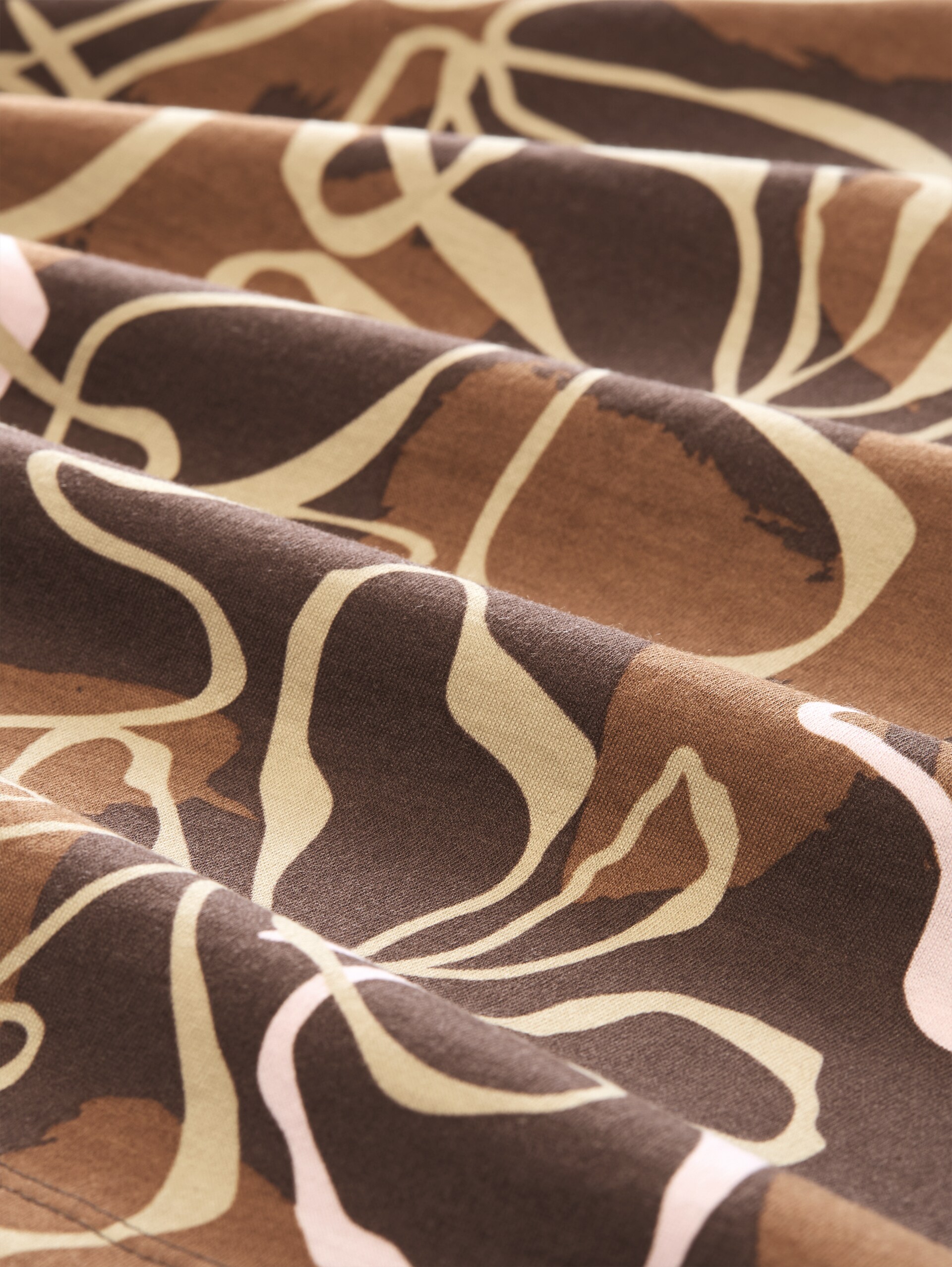 Plus Size - Blusenshirt mit Blumenmuster - brown big flower design - Material-Ansicht