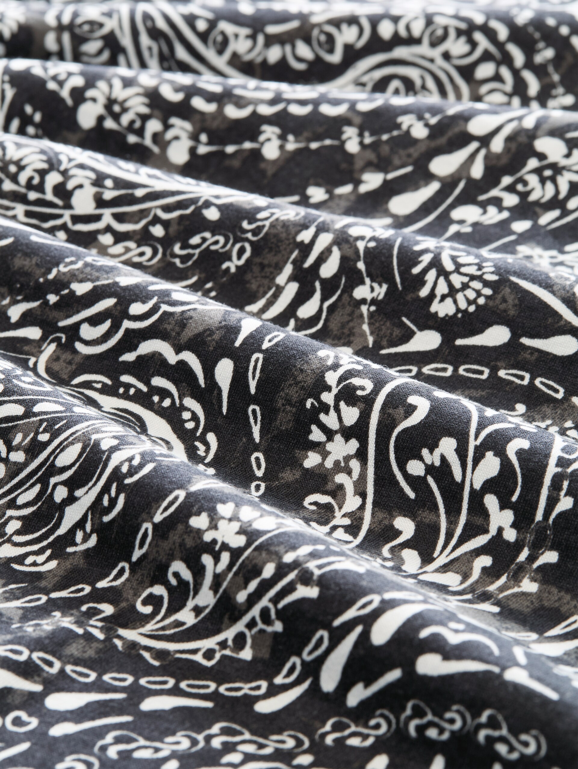 Plus Size - Blusenshirt mit Paisley-Muster - black paisley - Material-Ansicht