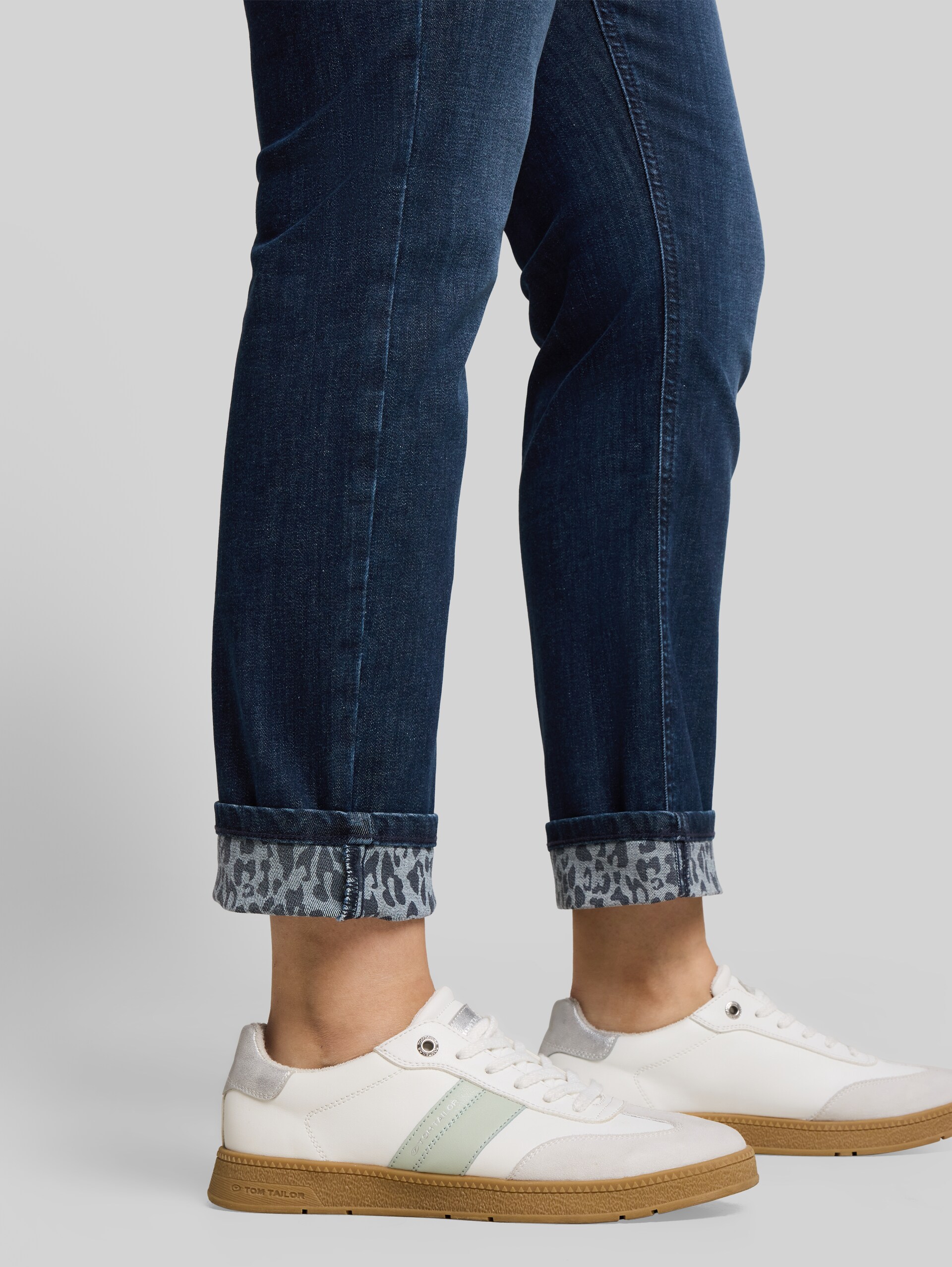 Plus Size - TTPLUS SLIM Jeans mit Leo-Print im Umschlag - dark blue denim - Detail-Model-Ansicht