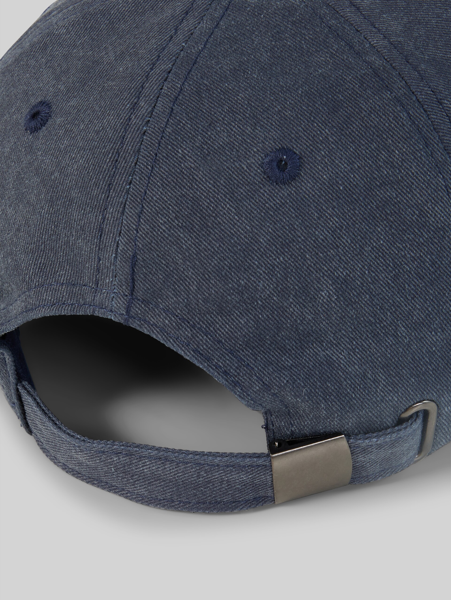Cap mit Snoopy-Stickerei - black twill yarn dye - Produkt-Detail-Ansicht