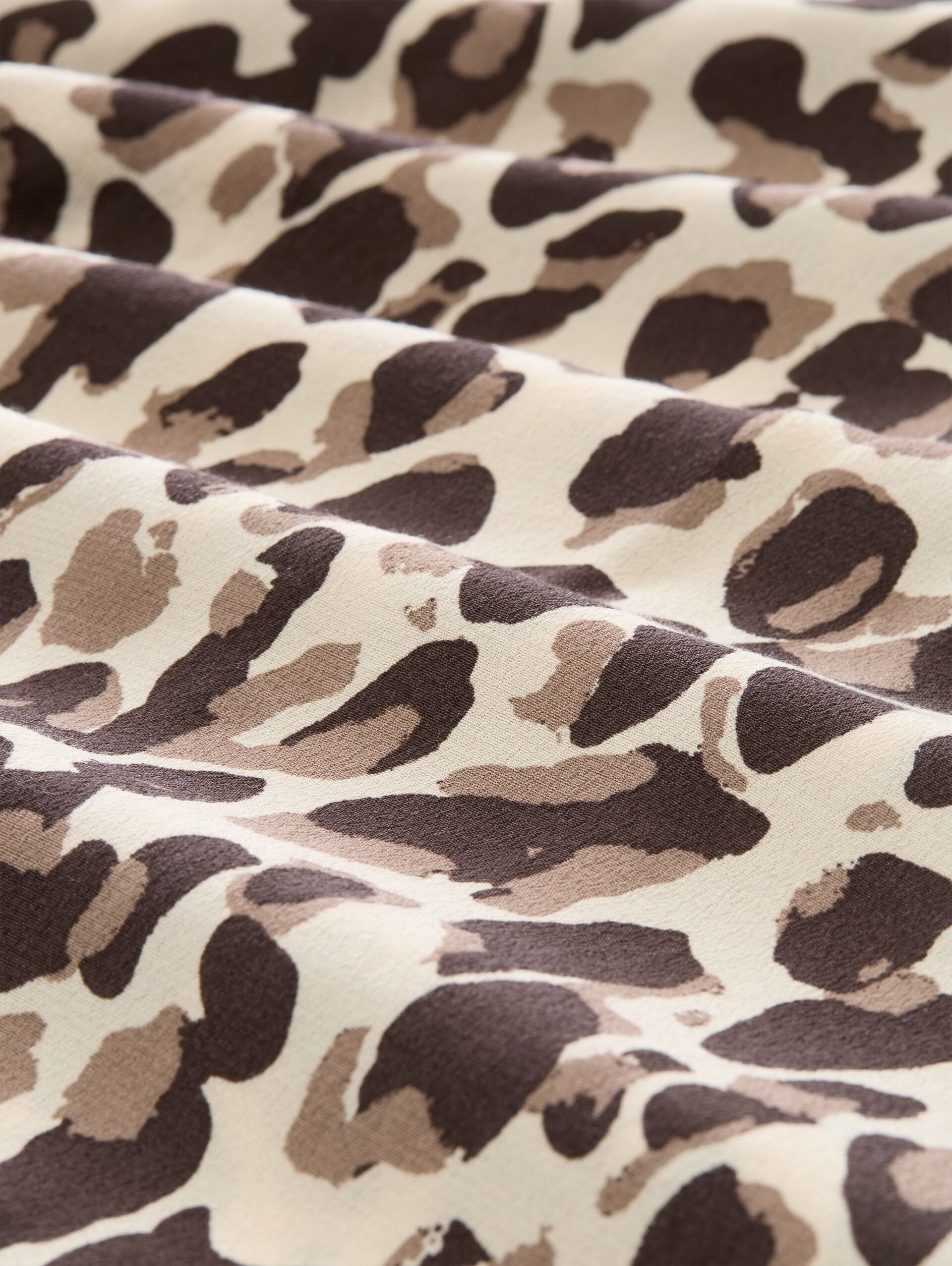 Plus Size - Chemisier en viscose - brown beige leo print - Vue de la matière