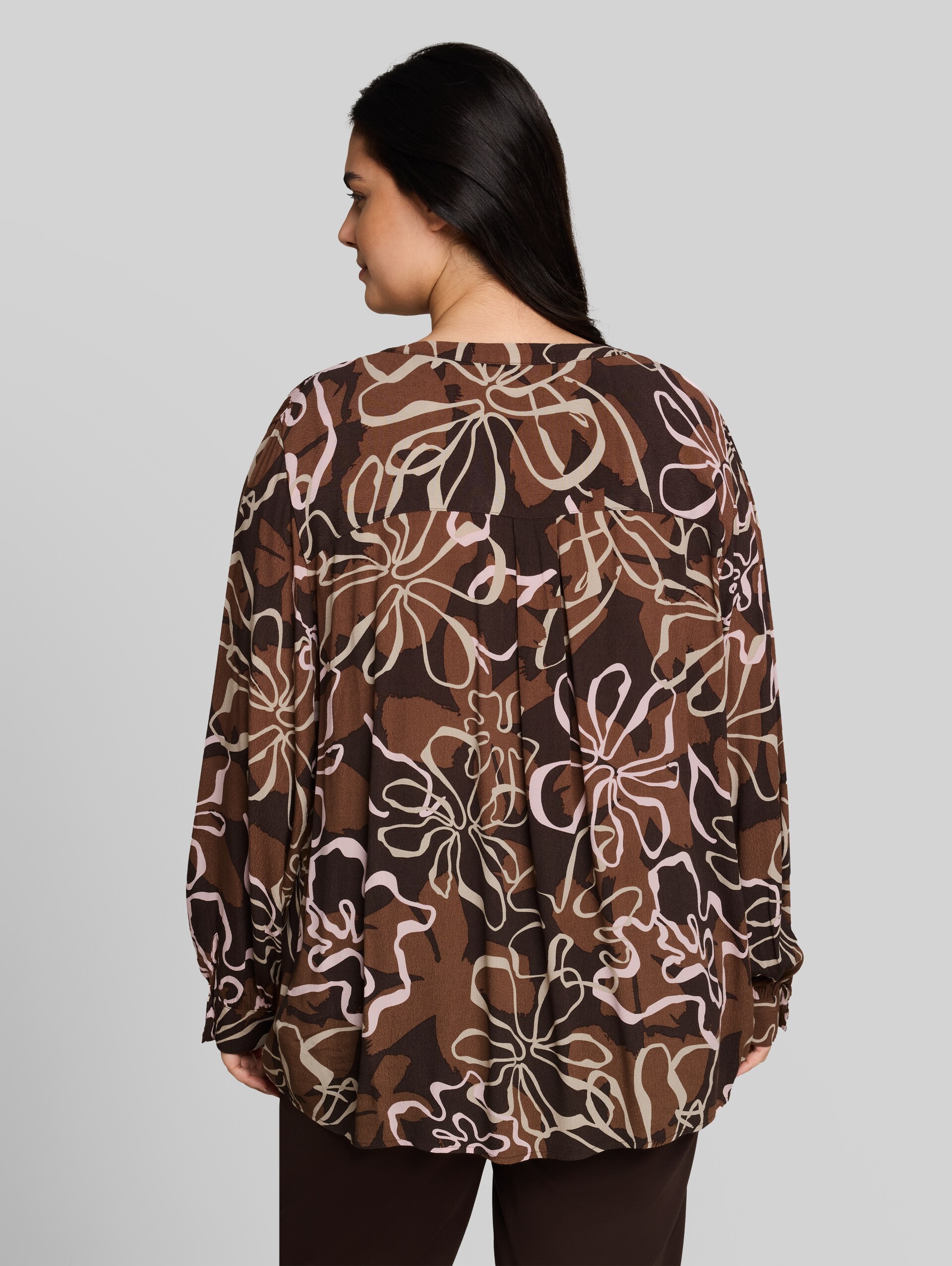 Plus Size - Chemisier en viscose - brown big flower design - Découpe Vue arrière du modèle
