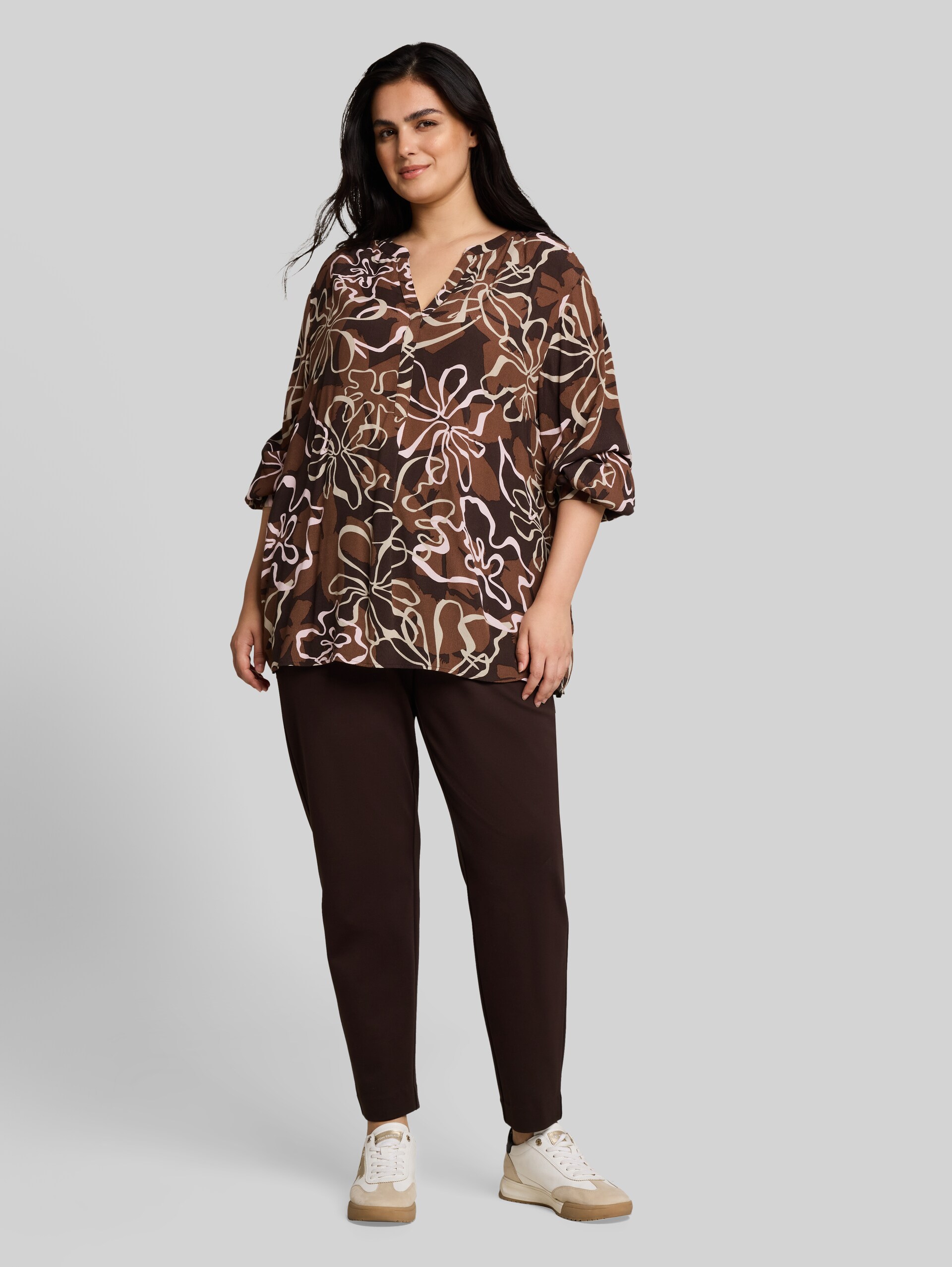 Plus Size - Chemisier en viscose - brown big flower design - Vue de face du modèle
